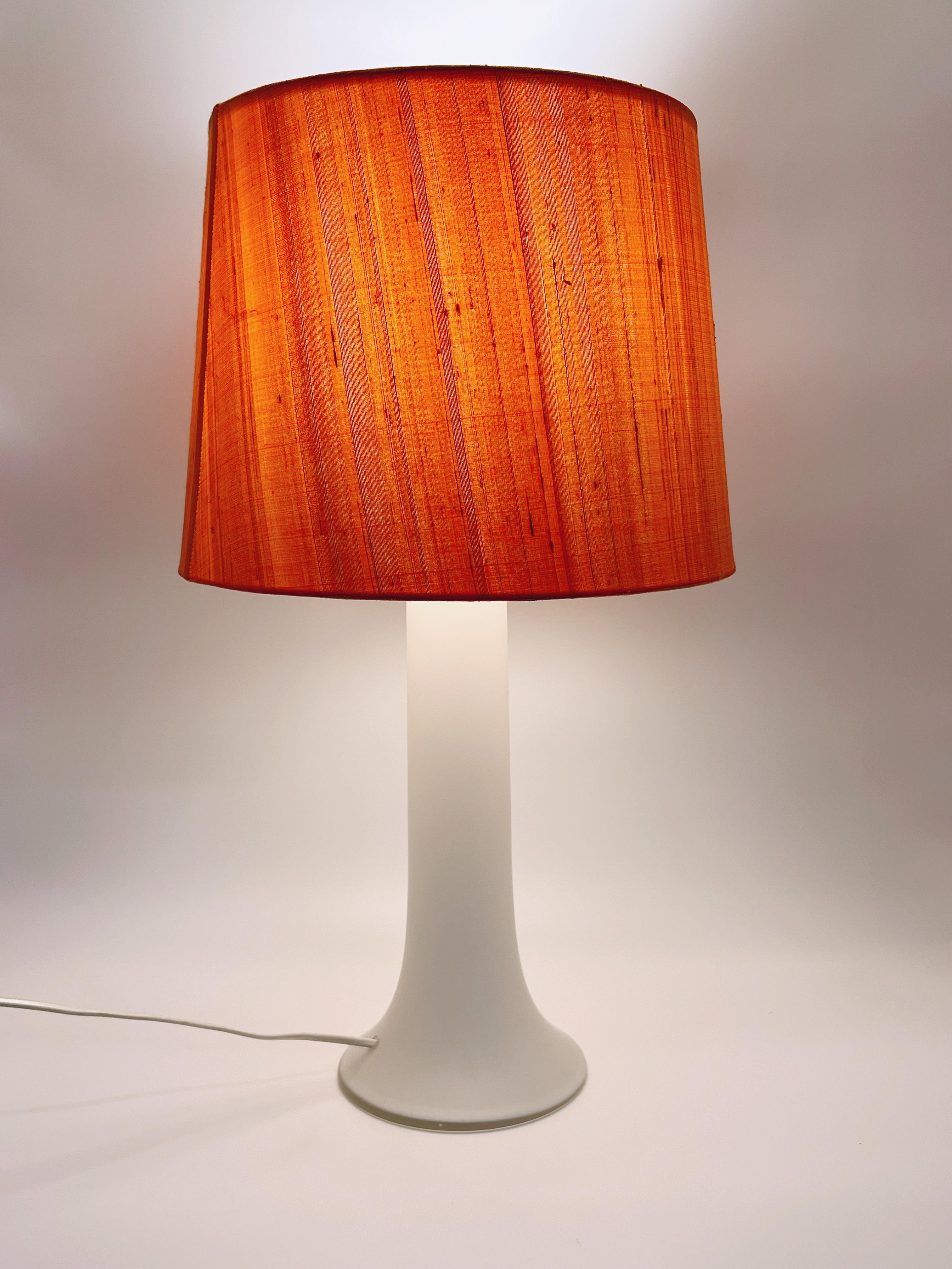 c.1960 Lámpara de sobremesa de diseño sueco, Uno & Östen Kristiansson para LUXUS en venta 11