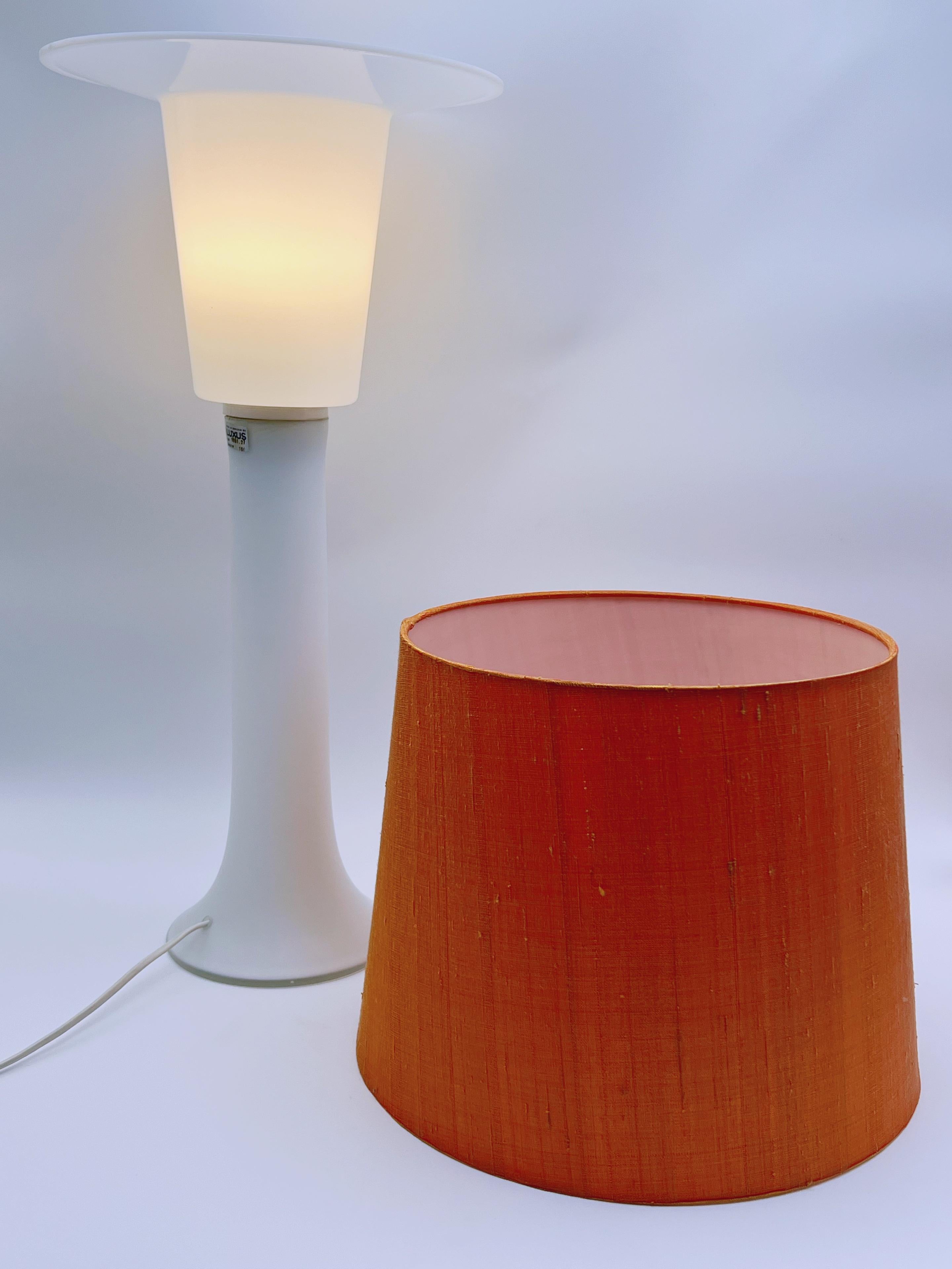 c.1960 Lámpara de sobremesa de diseño sueco, Uno & Östen Kristiansson para LUXUS en venta 1