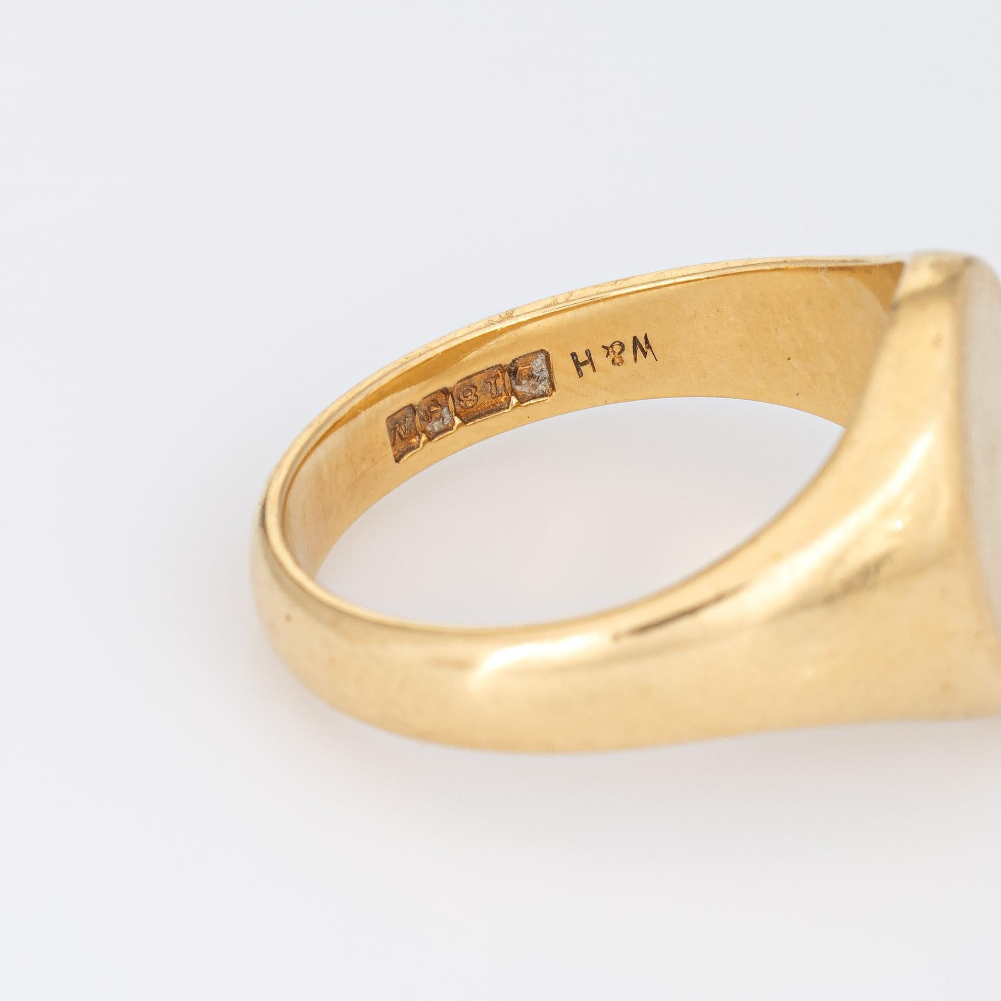 circa 1962 Vintage Signet Ring 18k Yellow Gold Oval Mount English Hallmarks In Good Condition In Torrance, CA