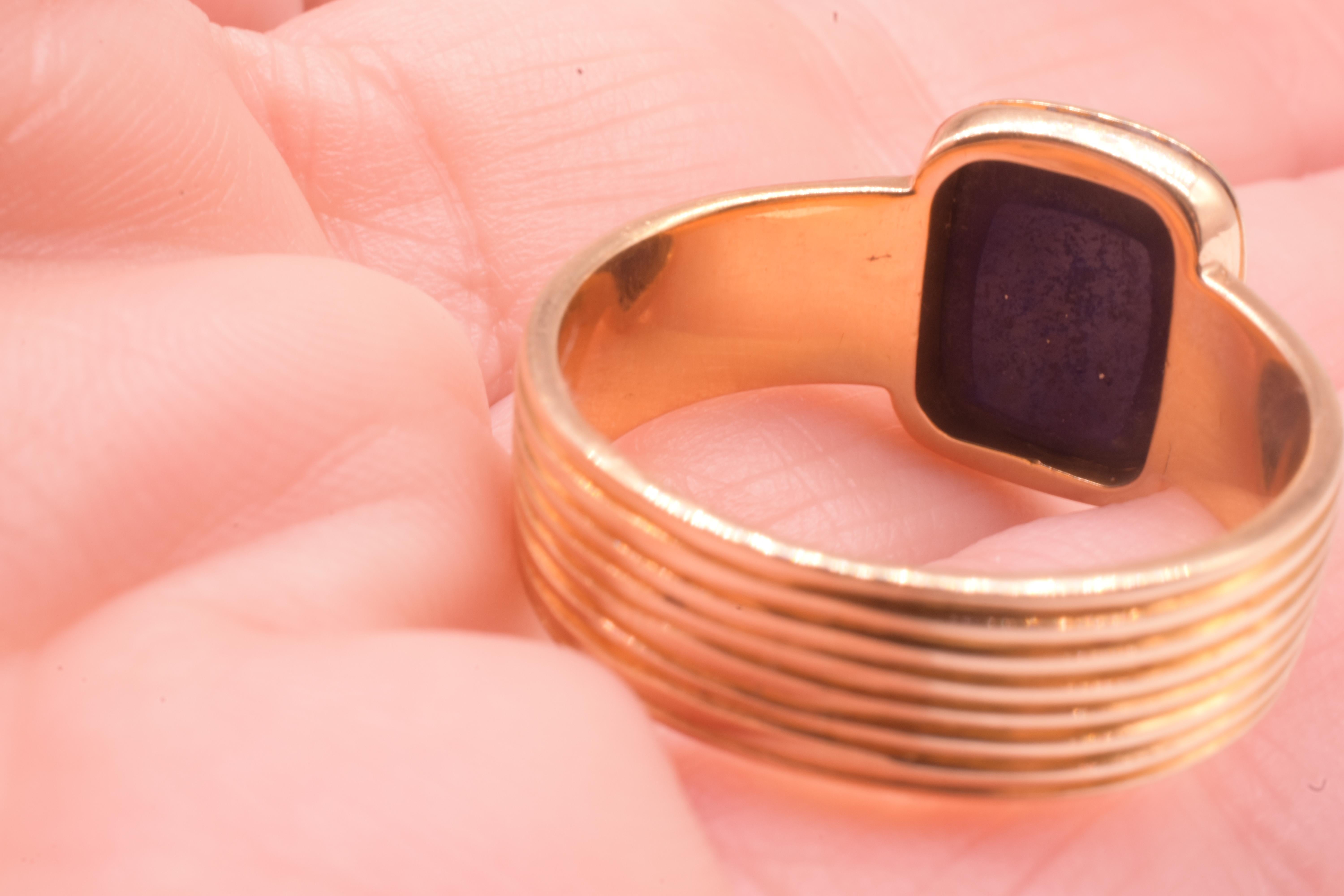 C1970 18 Carat Modern Lapis Signet Ring with Reeded Band For Sale 6