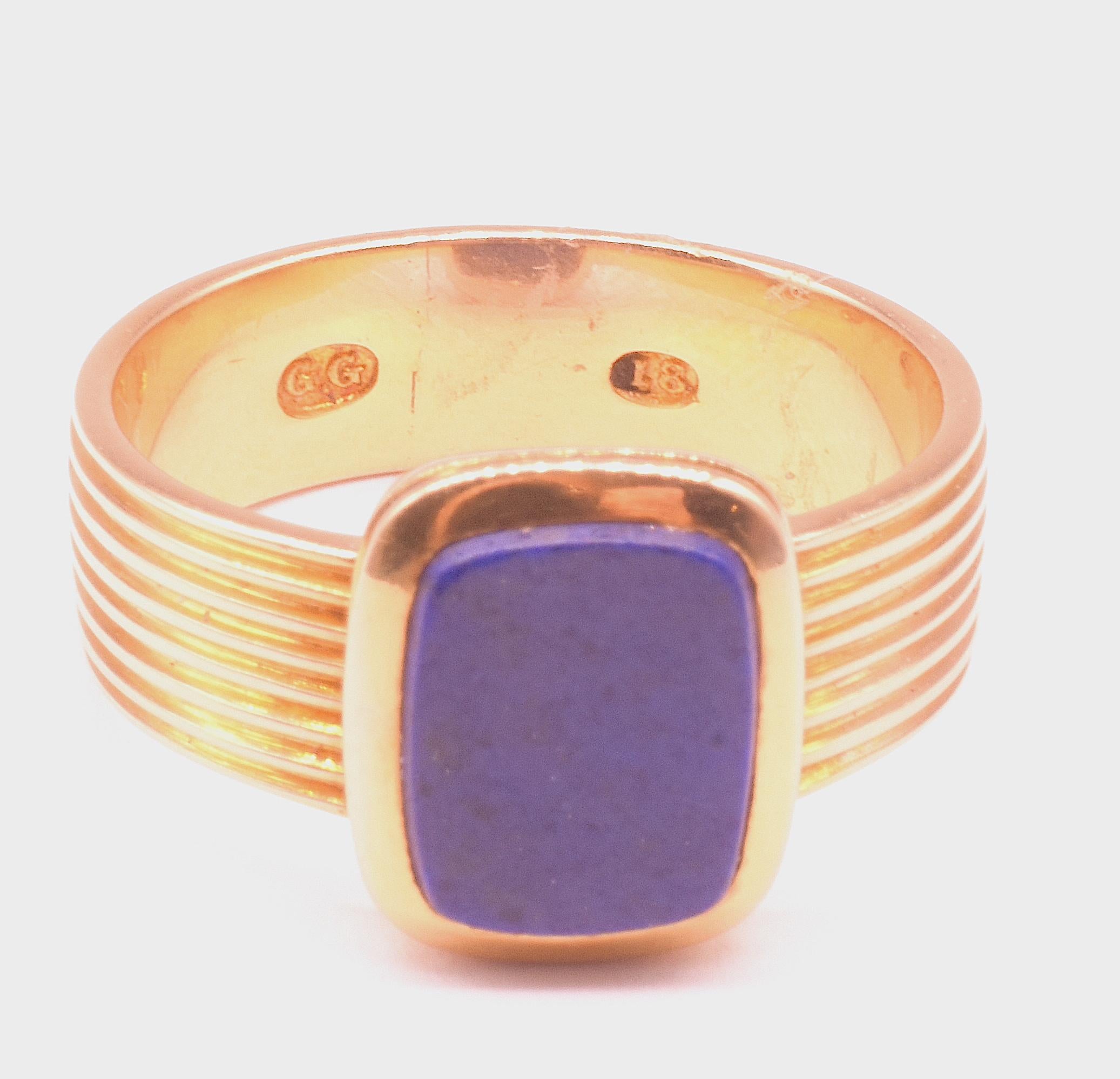 C1970 18 Carat Modern Lapis Signet Ring with Reeded Band For Sale 7