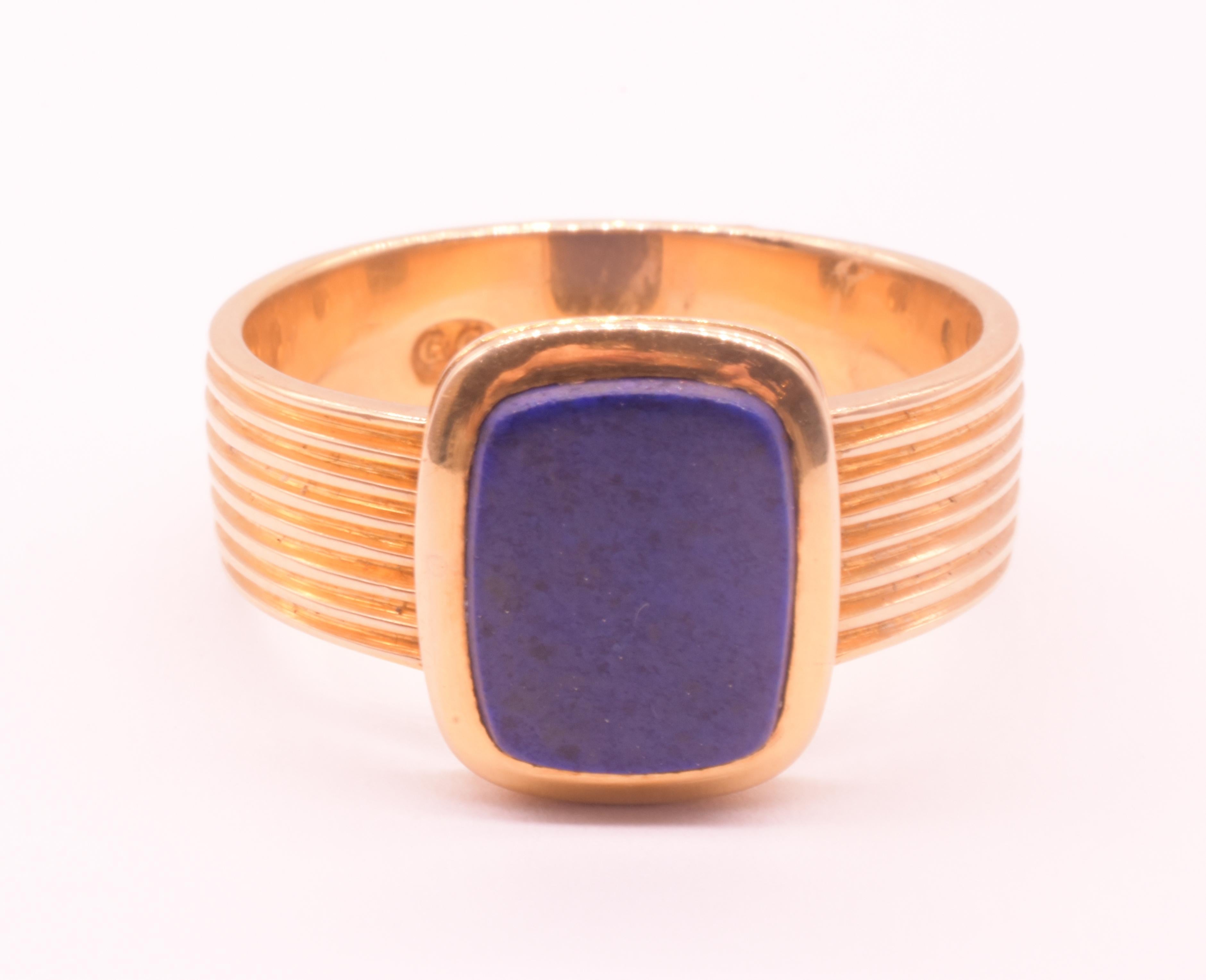 C1970 18 Carat Modern Lapis Signet Ring with Reeded Band For Sale 10