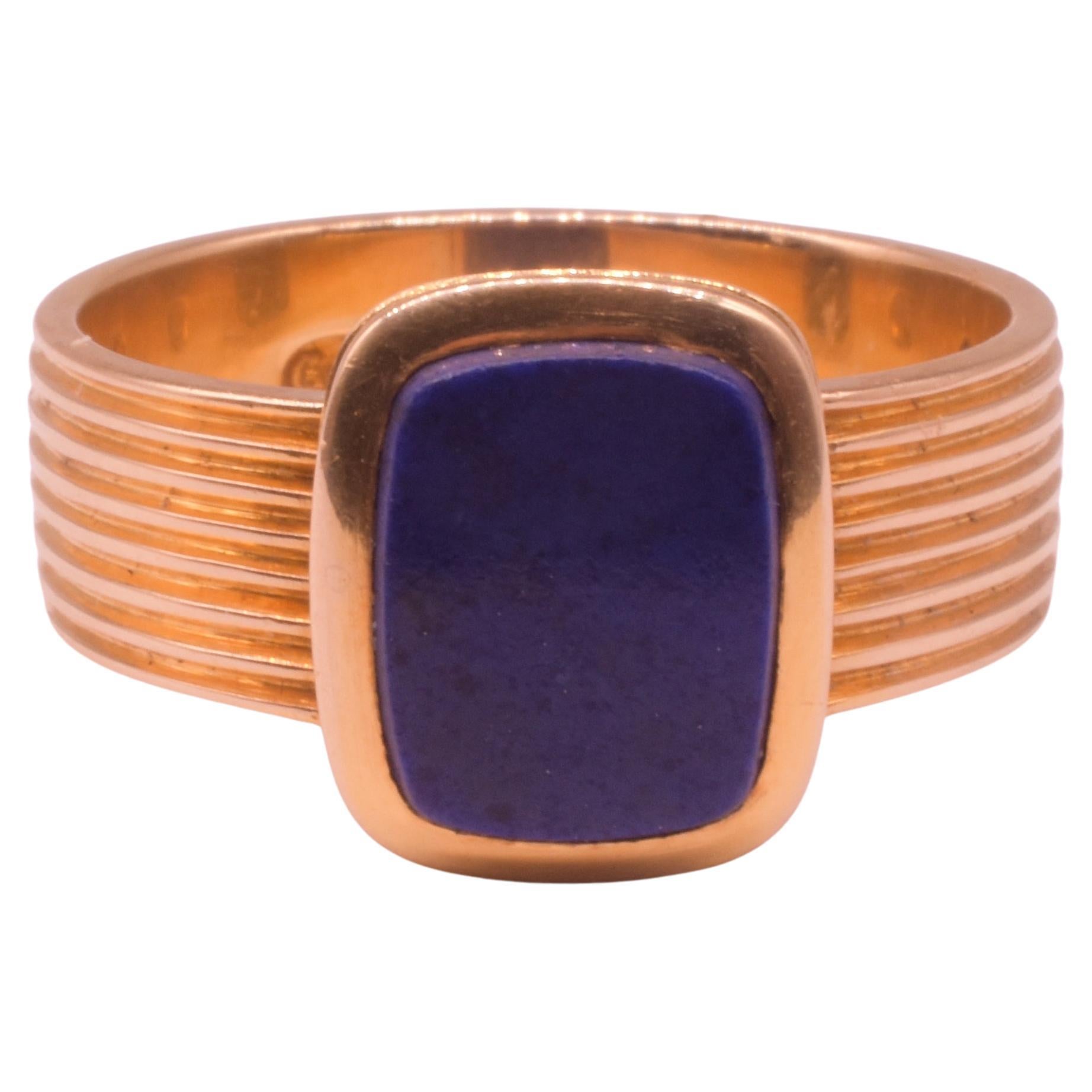 C1970 18 Carat Modern Lapis Signet Ring with Reeded Band In Excellent Condition For Sale In Baltimore, MD