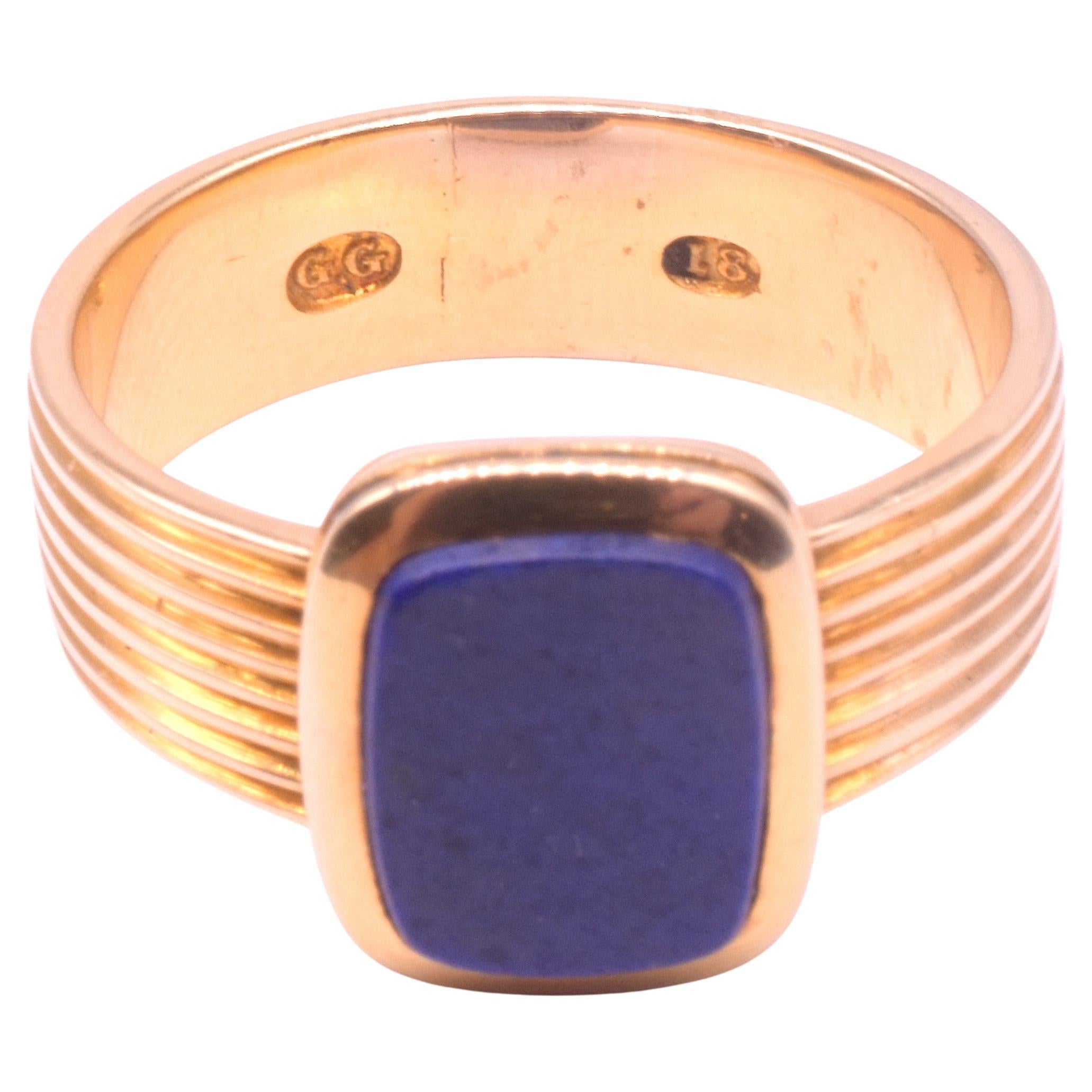 C1970 18 Carat Modern Lapis Signet Ring with Reeded Band For Sale 1