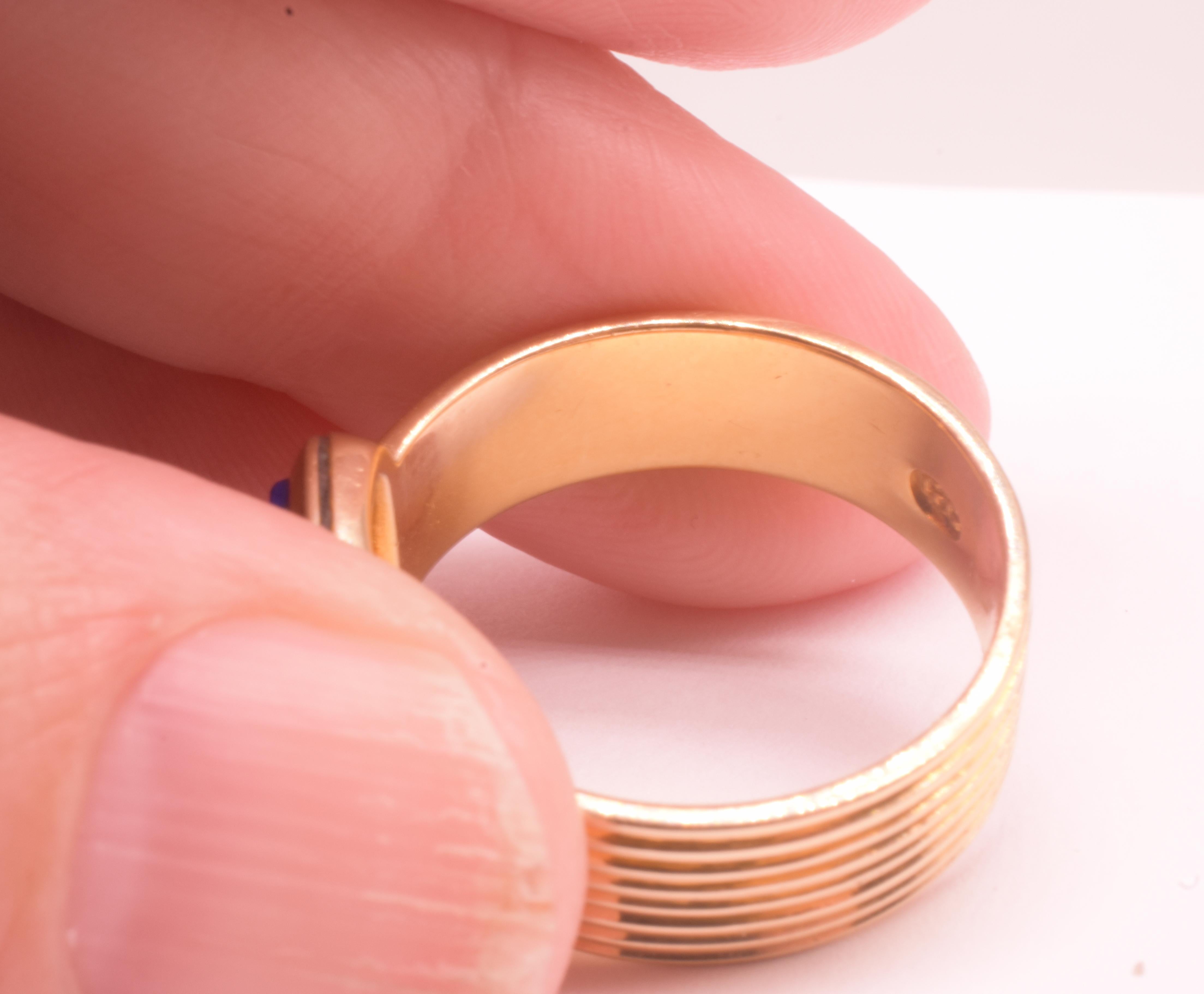 C1970 18 Carat Modern Lapis Signet Ring with Reeded Band For Sale 4