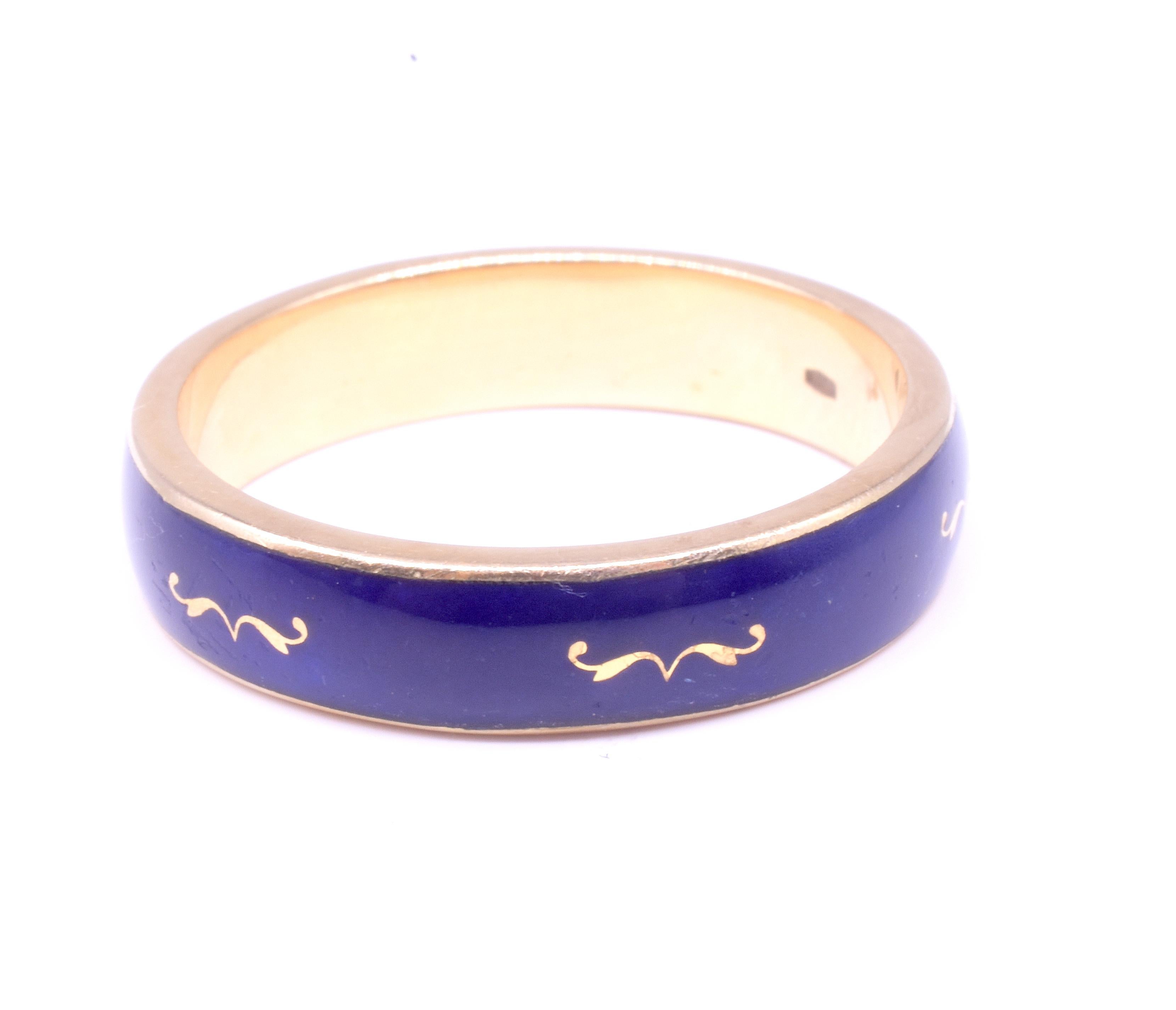 C1970 Anello a fascia con smalto blu guilloché 18 carati sz 8 in vendita 2