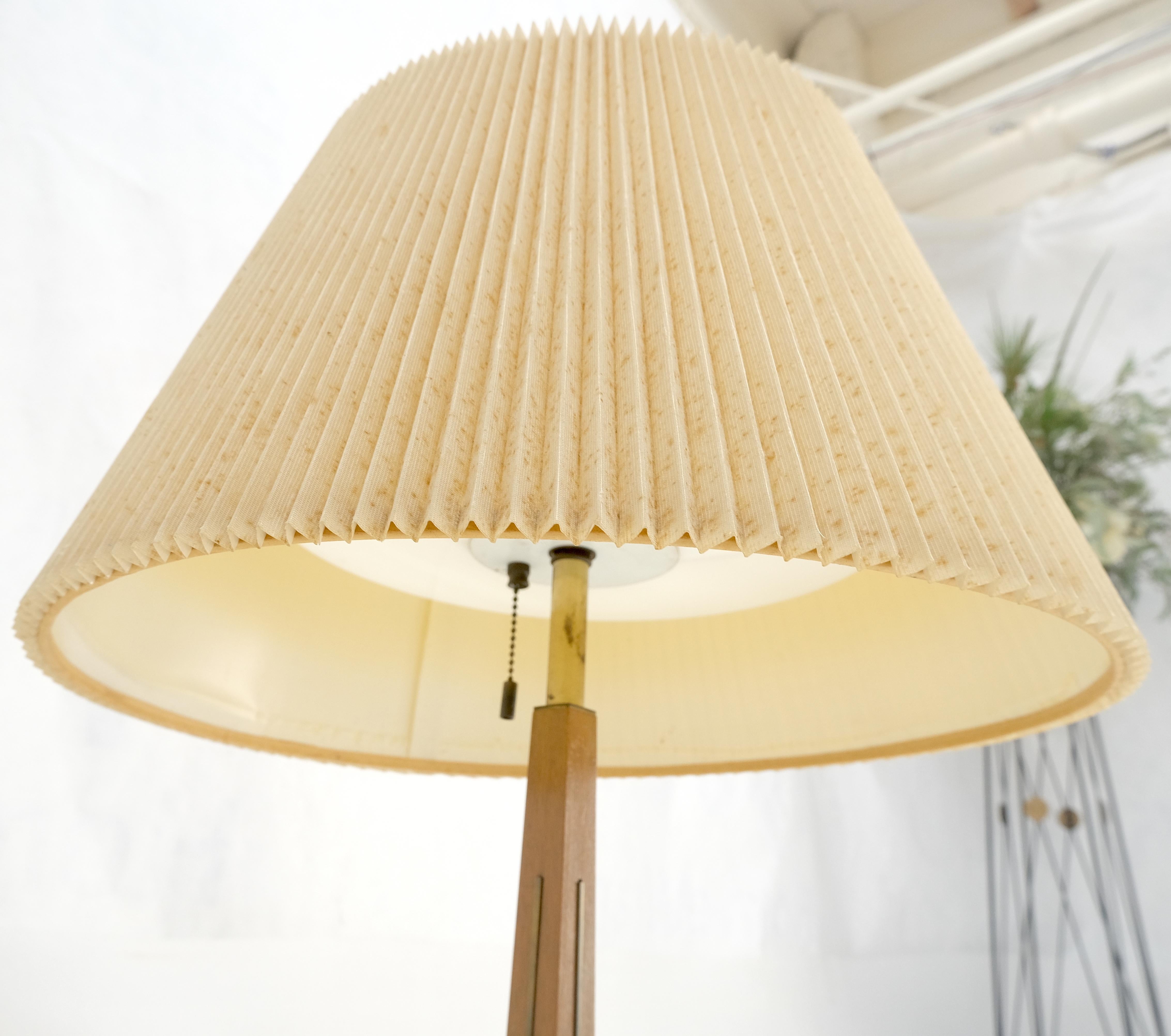 c1970s Solid Walnut Brass Inlay Obelisk Style Shape Square Base Table Lamp MINT! For Sale 5