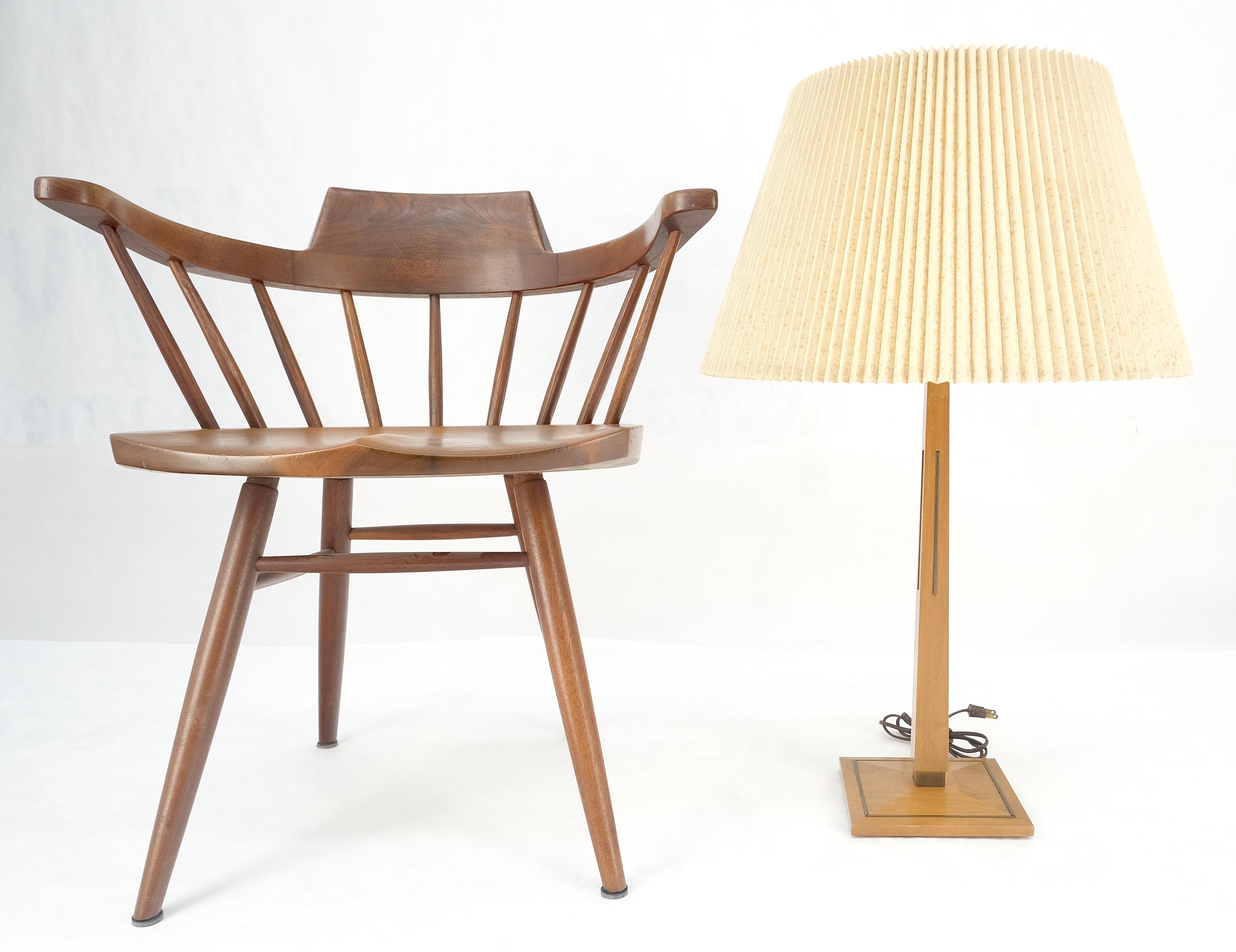 c1970s Solid Walnut Brass Inlay Obelisk Style Shape Square Base Table Lamp MINT! For Sale 2