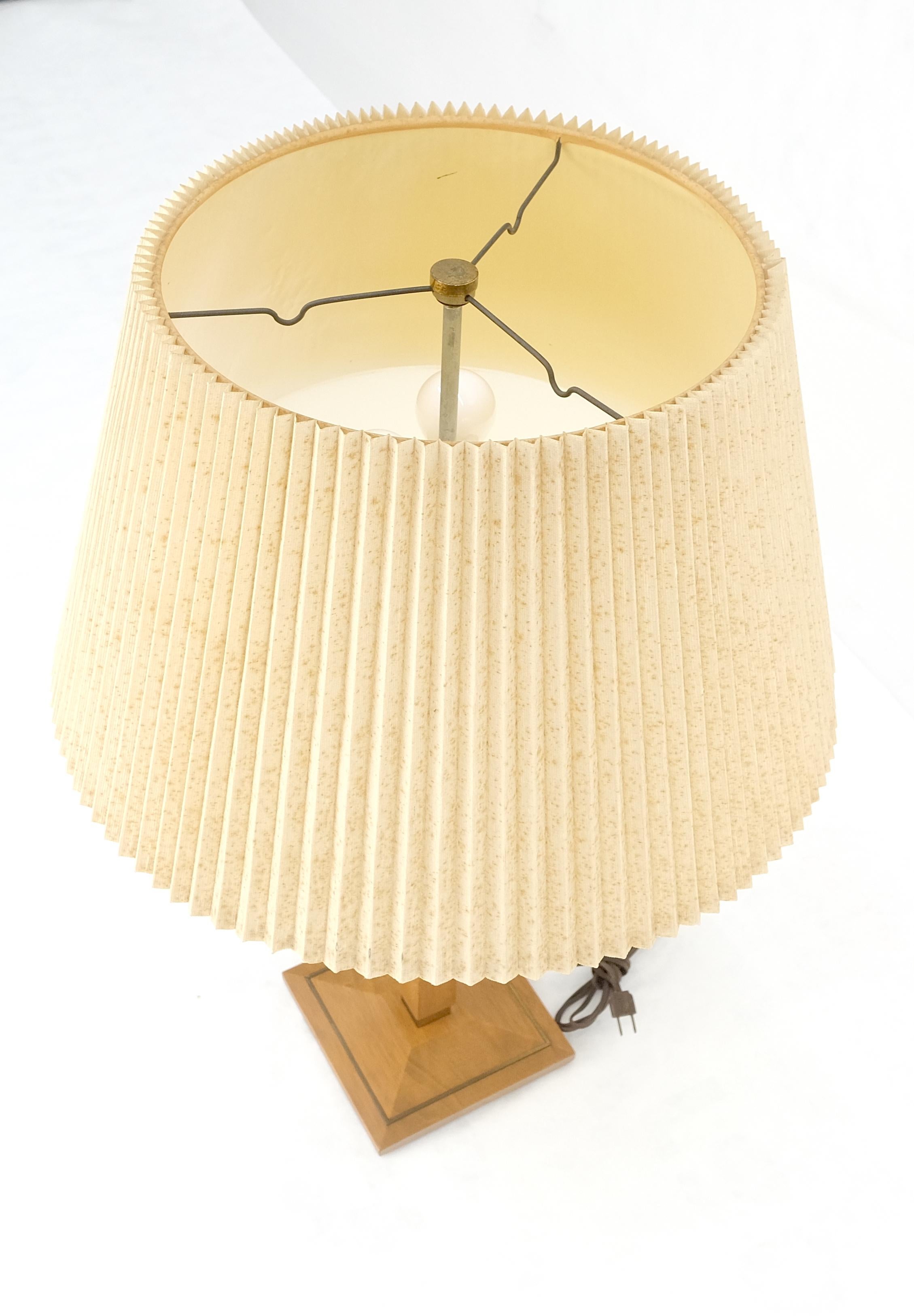c1970s Solid Walnut Brass Inlay Obelisk Style Shape Square Base Table Lamp MINT! For Sale 3