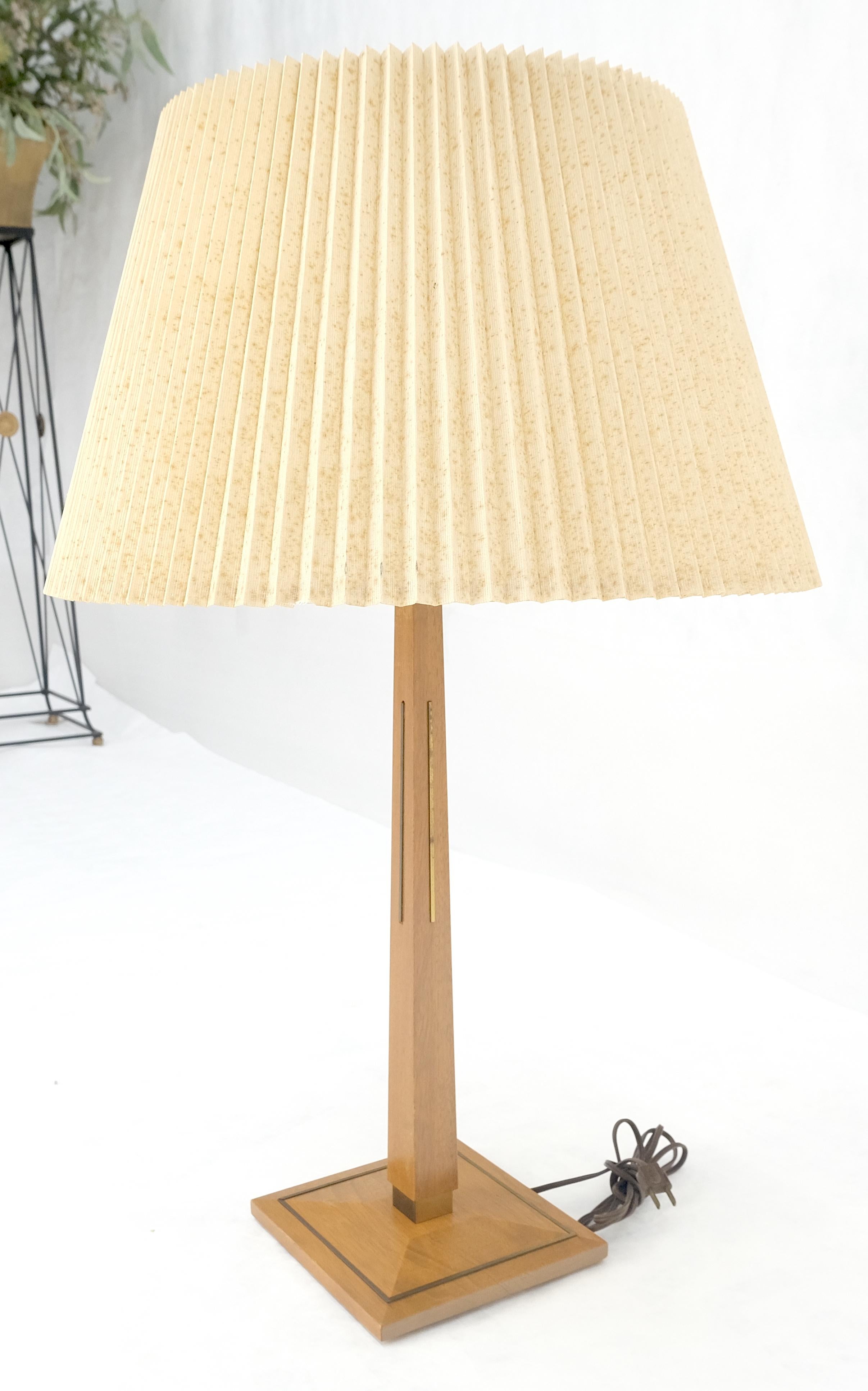 c1970s Solid Walnut Brass Inlay Obelisk Style Shape Square Base Table Lamp MINT! For Sale 4