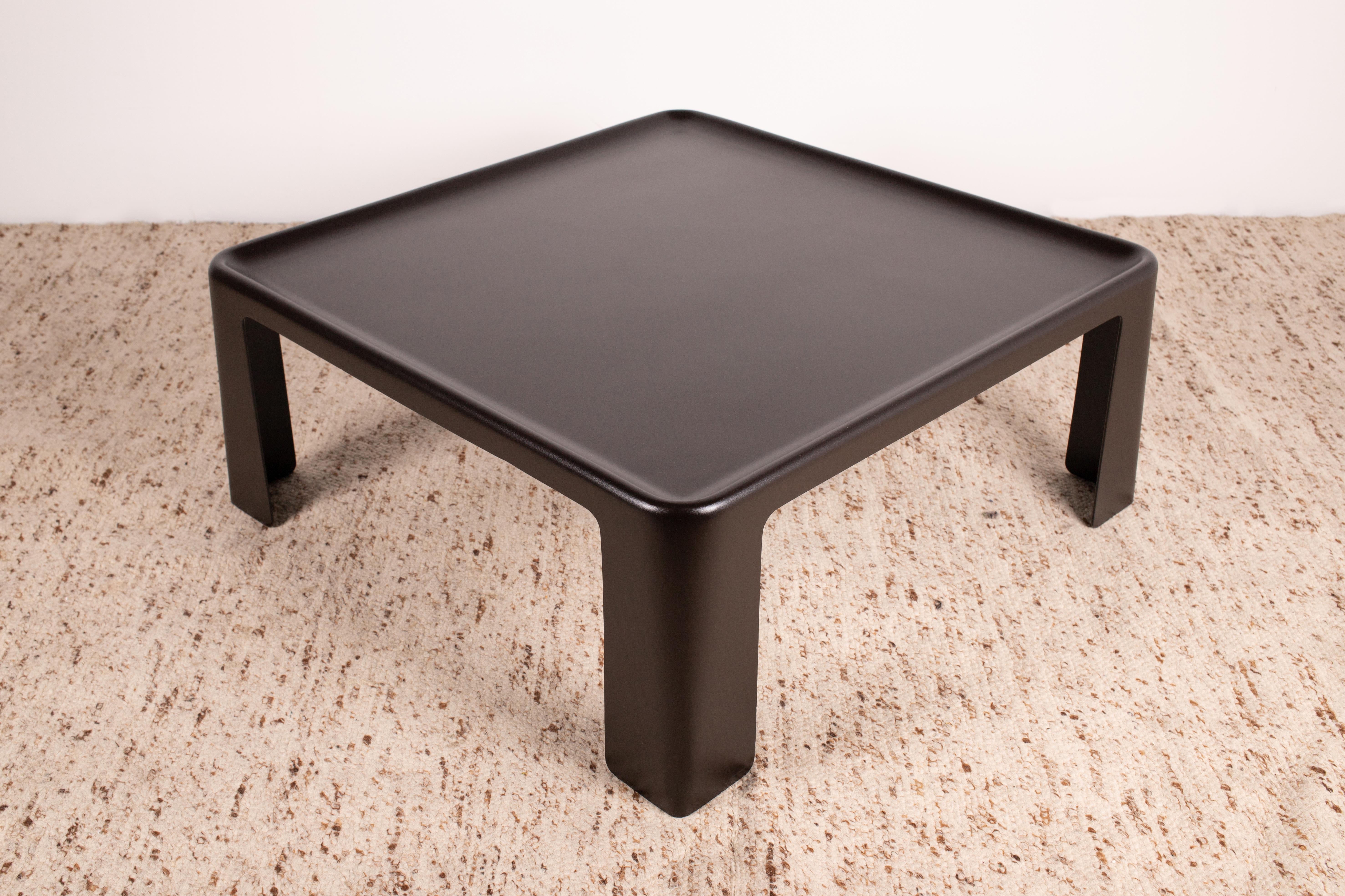 Italian c.1972 C&B Italia Firberglass Amanta Coffee Table by Mario Bellini