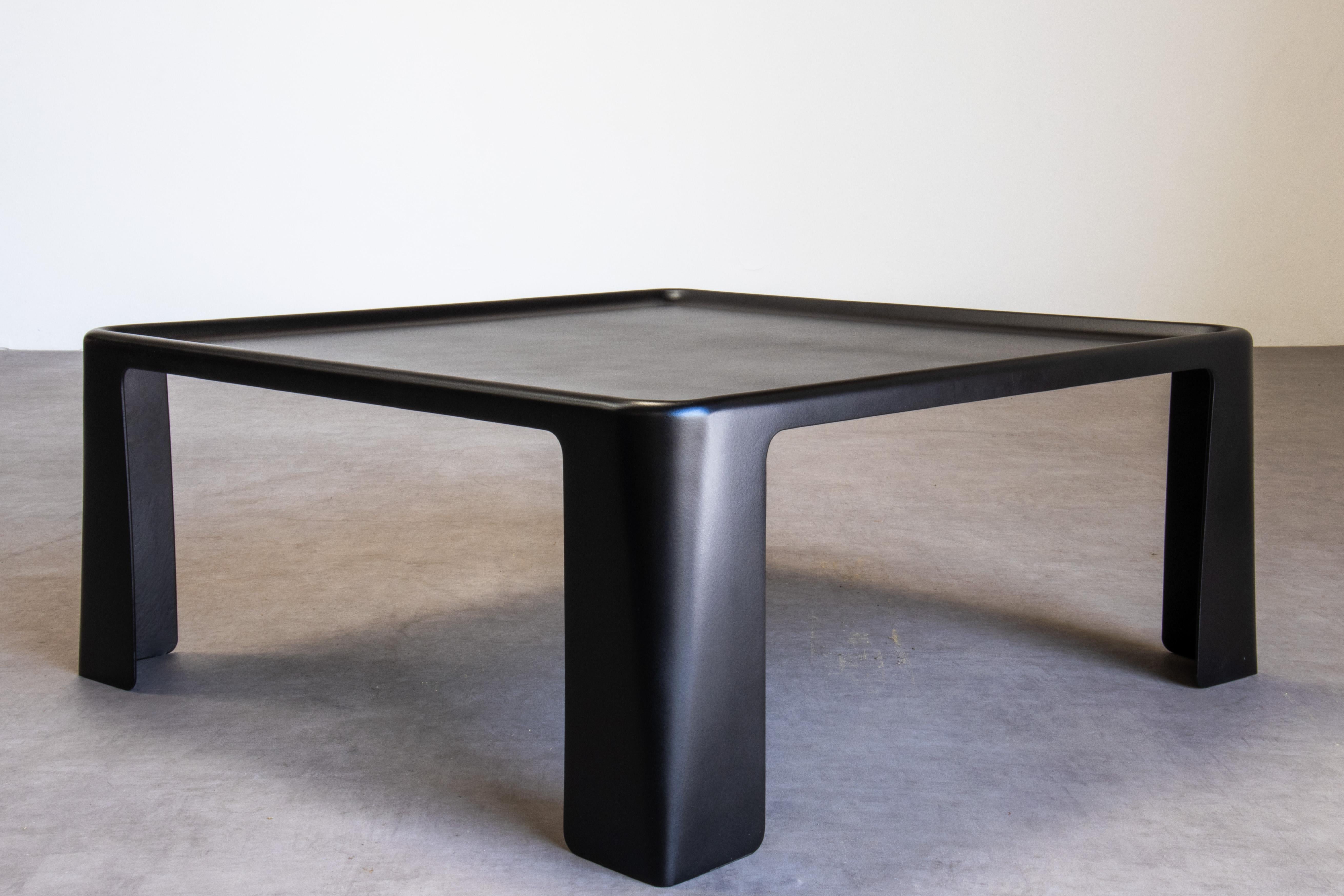 c.1972 C&B Italia Mesa baja cuadrada Amanta de Mario Bellini Negro satinado Moderno orgánico en venta