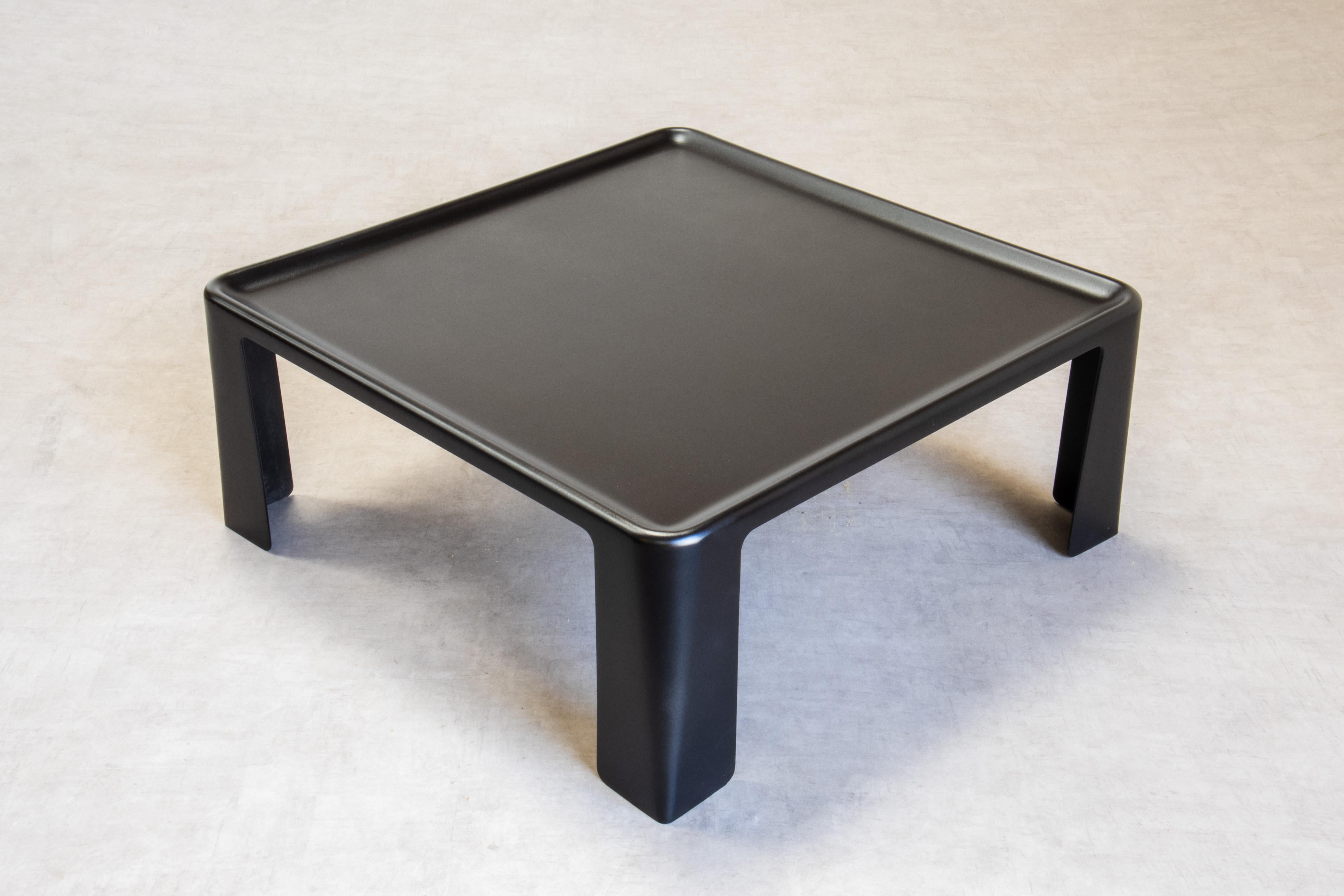 c.1972 C&B Italia Mesa baja cuadrada Amanta de Mario Bellini Negro satinado en Bueno estado para la venta en Grand Cayman, KY