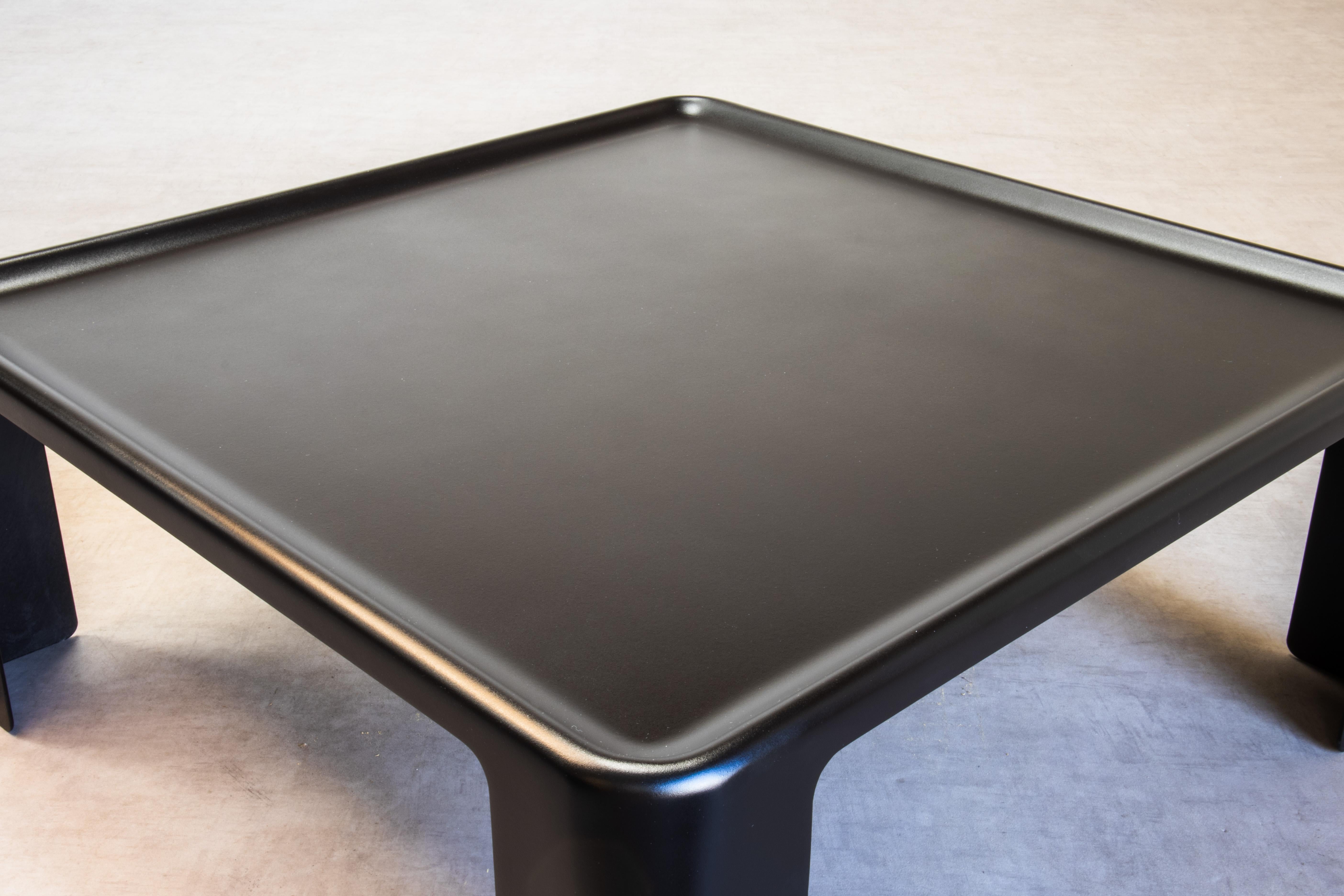 c.1972 C&B Italia Mesa baja cuadrada Amanta de Mario Bellini Negro satinado Fibra de vidrio en venta