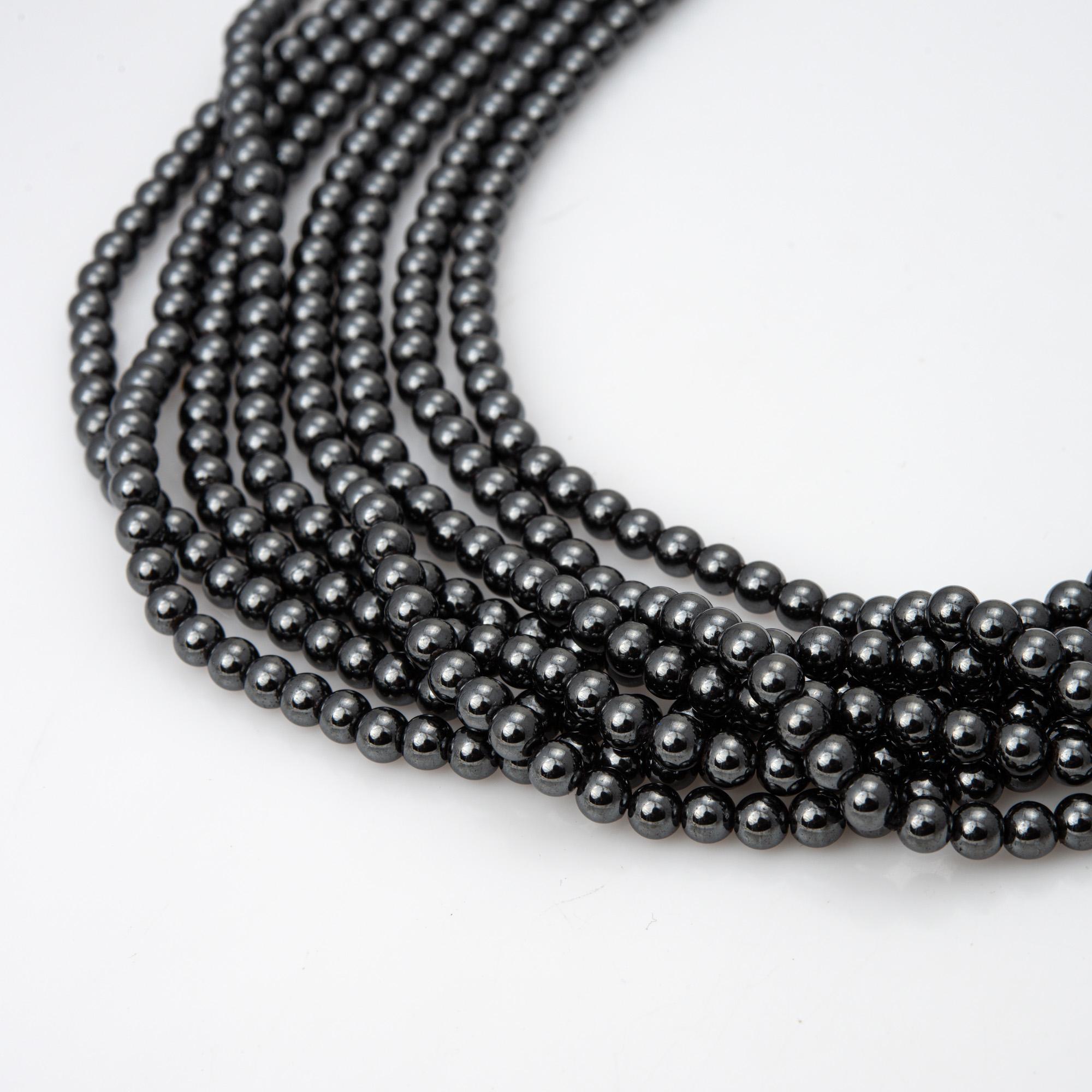 Elegantes und fein detailliertes mehrsträngiges Hämatit-Halsband von Tiffany & Co aus Sterlingsilber, entworfen von Paloma Picasso.  

Der Hämatit ist auf 8 Stränge aufgefädelt. Die gleichmäßig großen und aufeinander abgestimmten Perlen messen