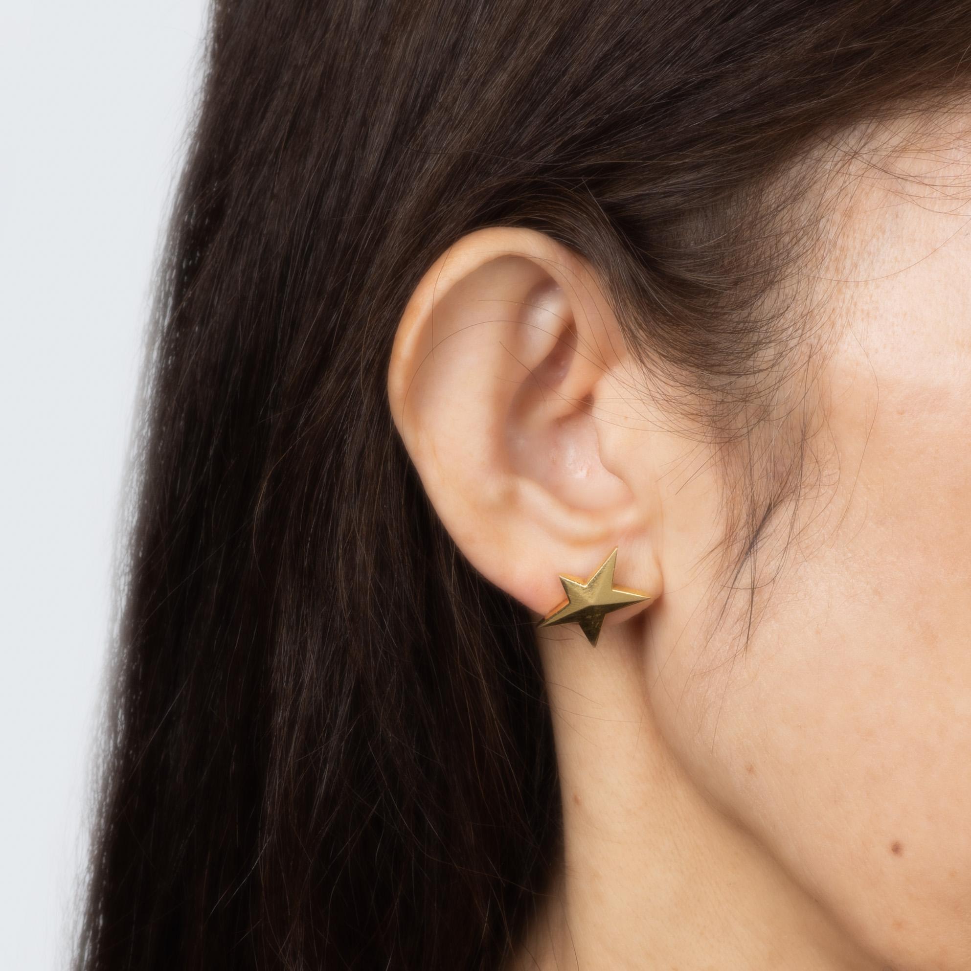 Moderno c1983 Tiffany & Co. Orecchini a stella in oro giallo 18k con borchie Gioielleria firmata in vendita