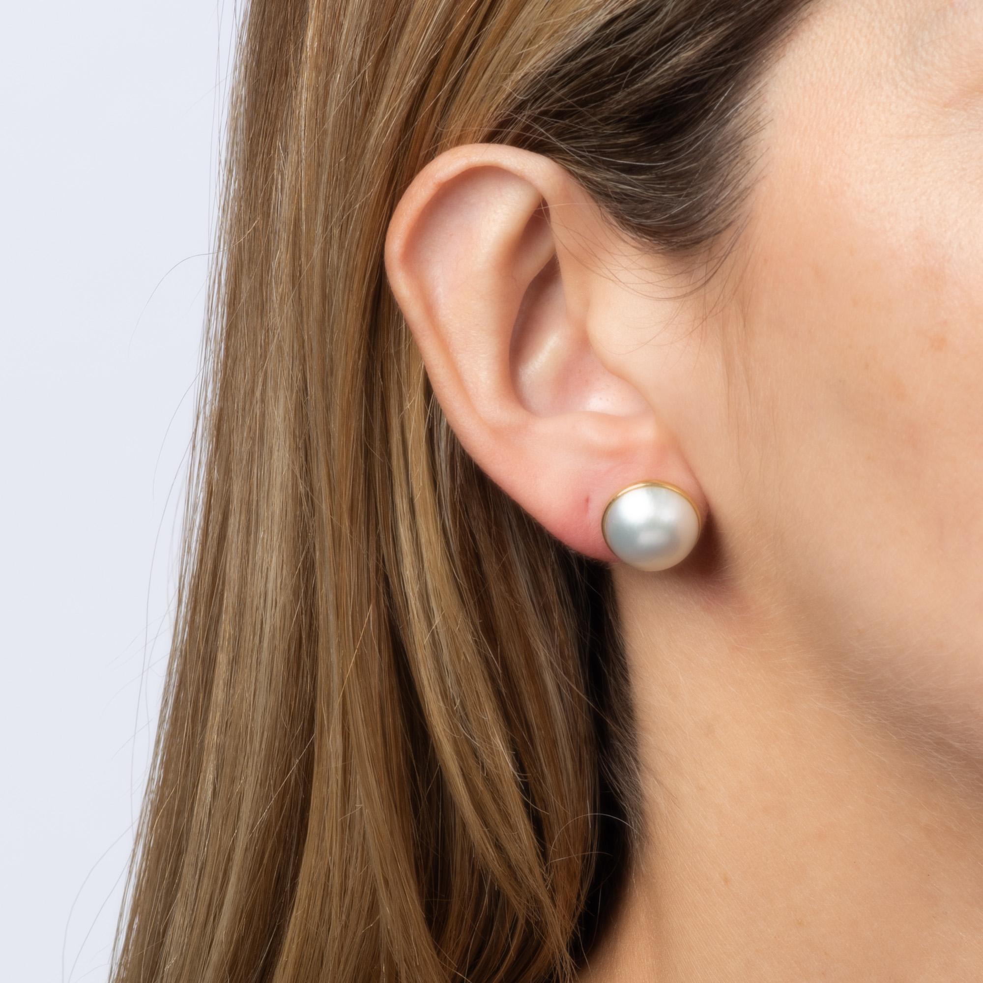 c1984 Tiffany & Co Earrings 13mm Mabe Pearls Paloma Picasso Vintage 18k Gold In Good Condition In Torrance, CA