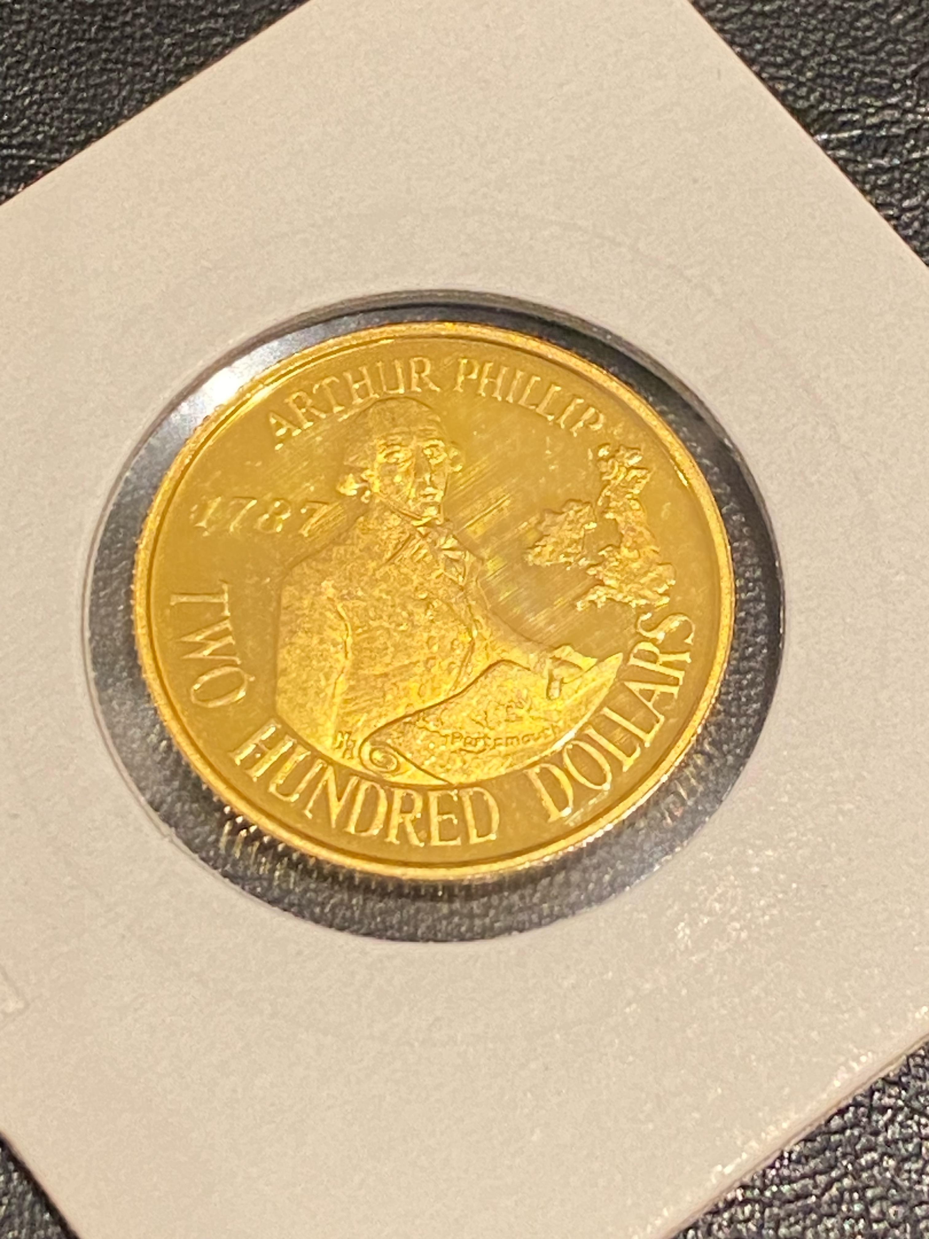 c1987 22K Gold Australian Embarkation Arthur Phillip $200 Uncirculated Coin. In Excellent Condition For Sale In MELBOURNE, AU