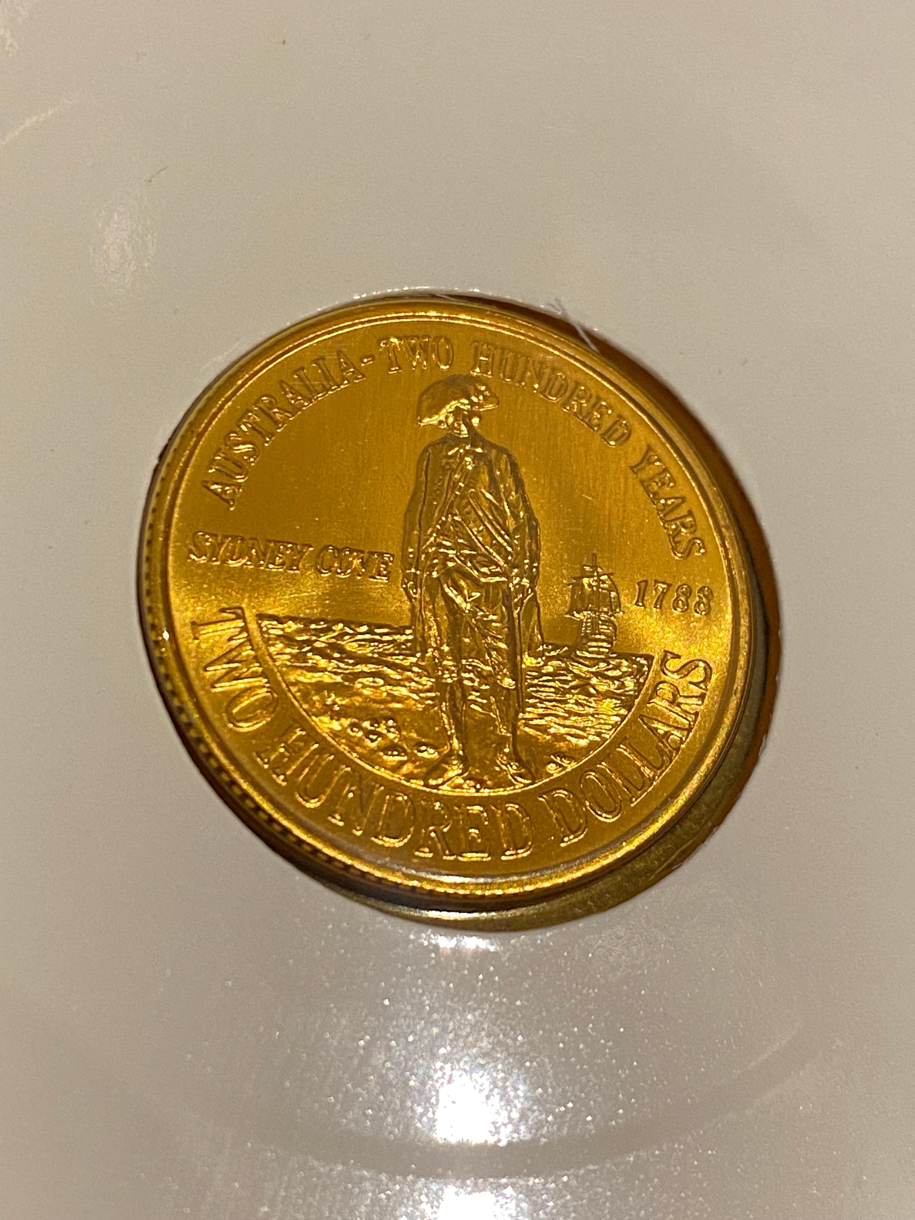Australische 22 Karat Gold Australische First Fleet Arrival/Embarkation $200 Unförmige Münze, um 1988 4
