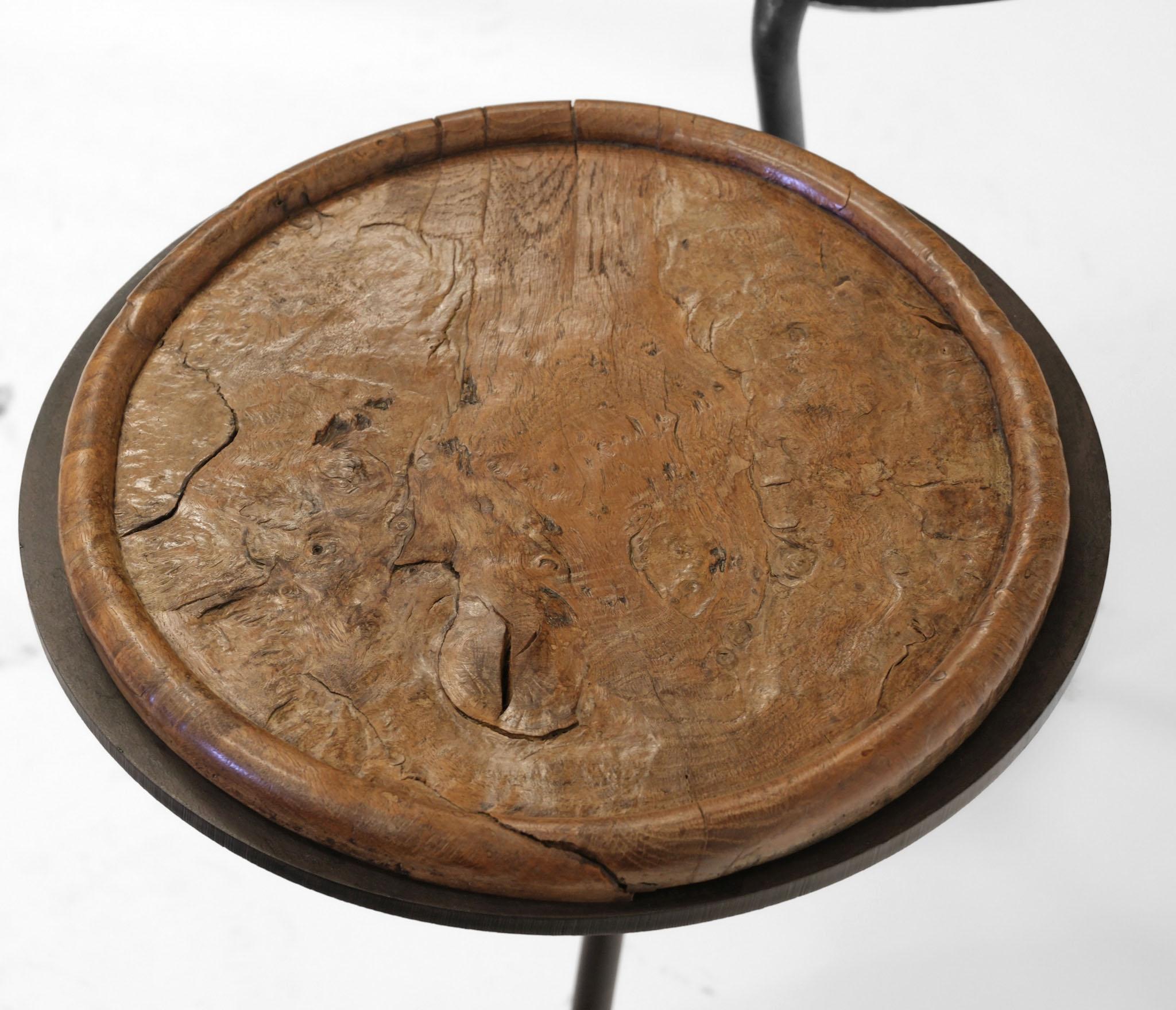 Inglese C.1990 Superba coppia di tavolini in Oak e acciaio dello scultore Philip Hearsey in vendita