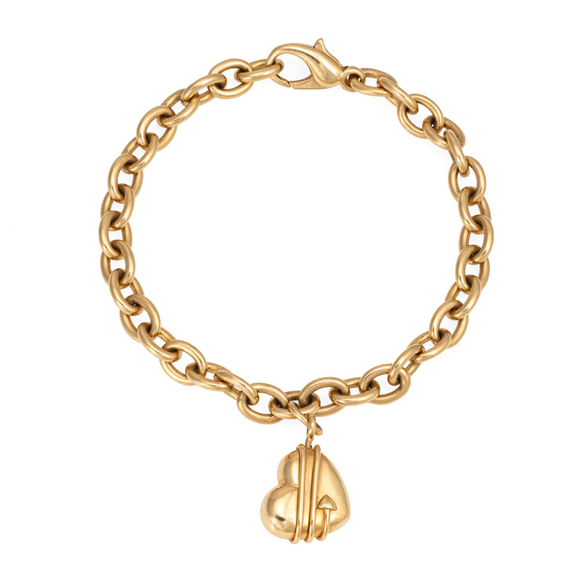 c1994 Tiffany & Co. Bracciale Charm Cupid Arrow Heart in oro giallo 18k Vintage In condizioni buone in vendita a Torrance, CA