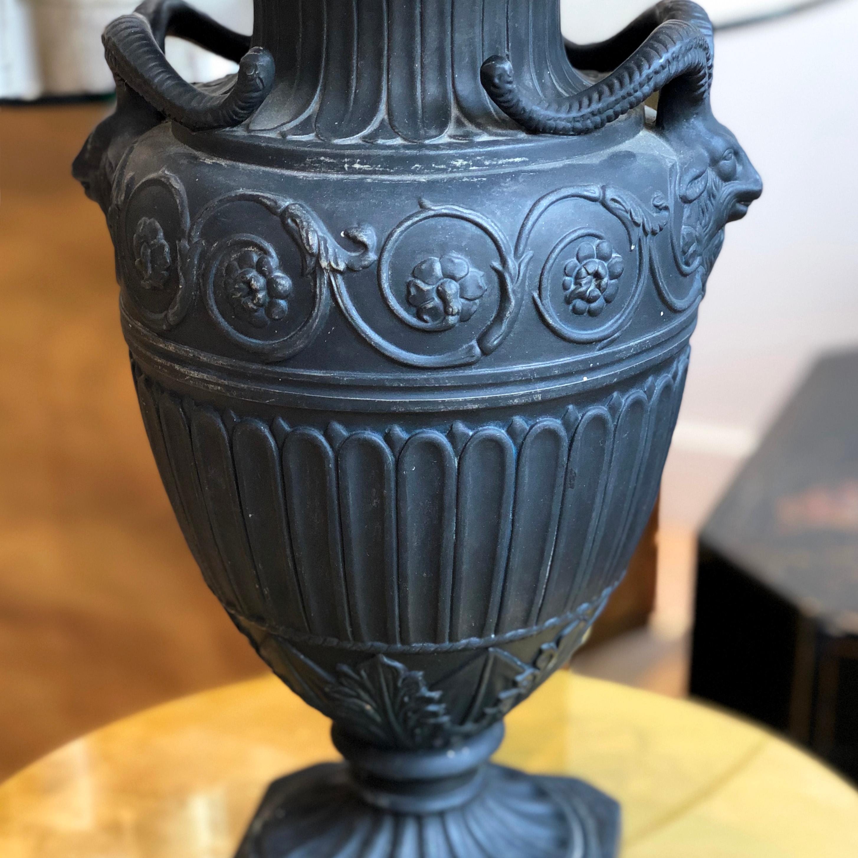 19th Century Basalt Style Amphora Table Lamp In Good Condition For Sale In London, GB
