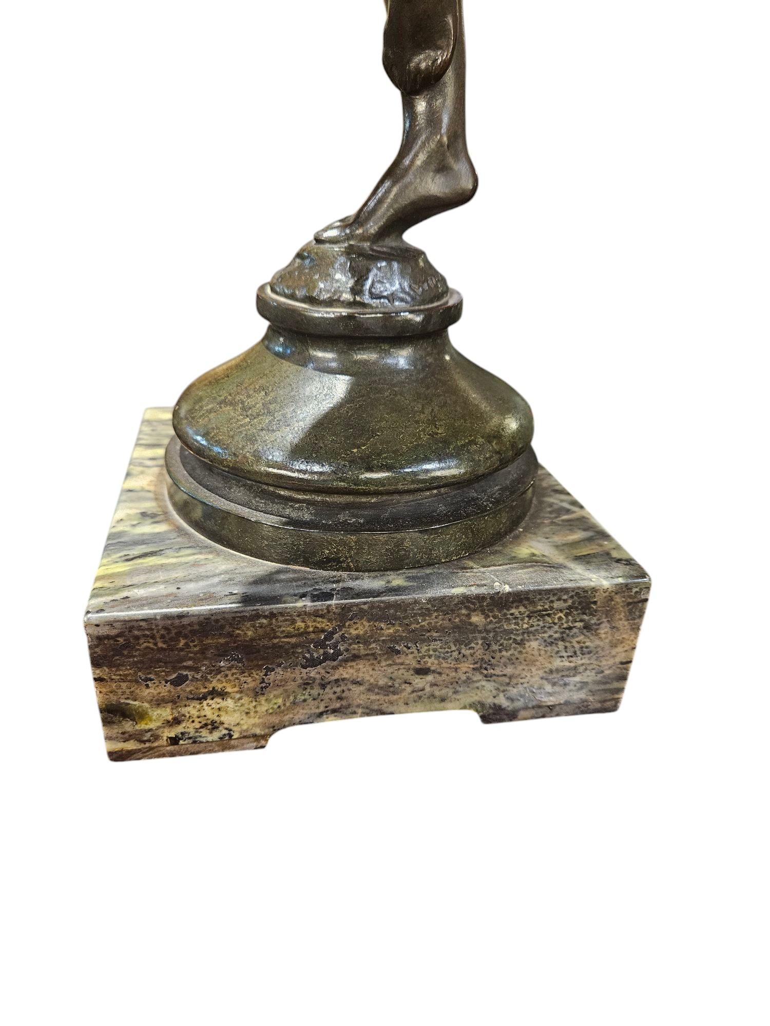 Sconosciuto Scultura di nudo femminile in bronzo del XIX secolo su  Base in marmo in vendita