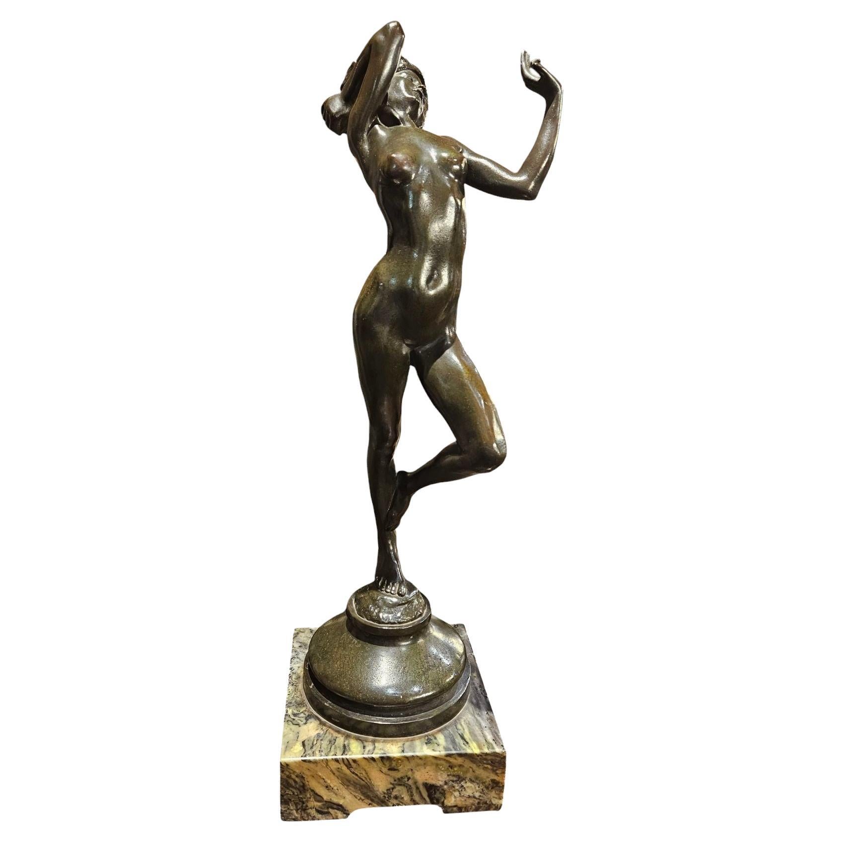 Escultura de bronce de mujer desnuda del siglo XIX en  Base de mármol