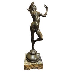 Escultura de bronce de mujer desnuda del siglo XIX en  Base de mármol