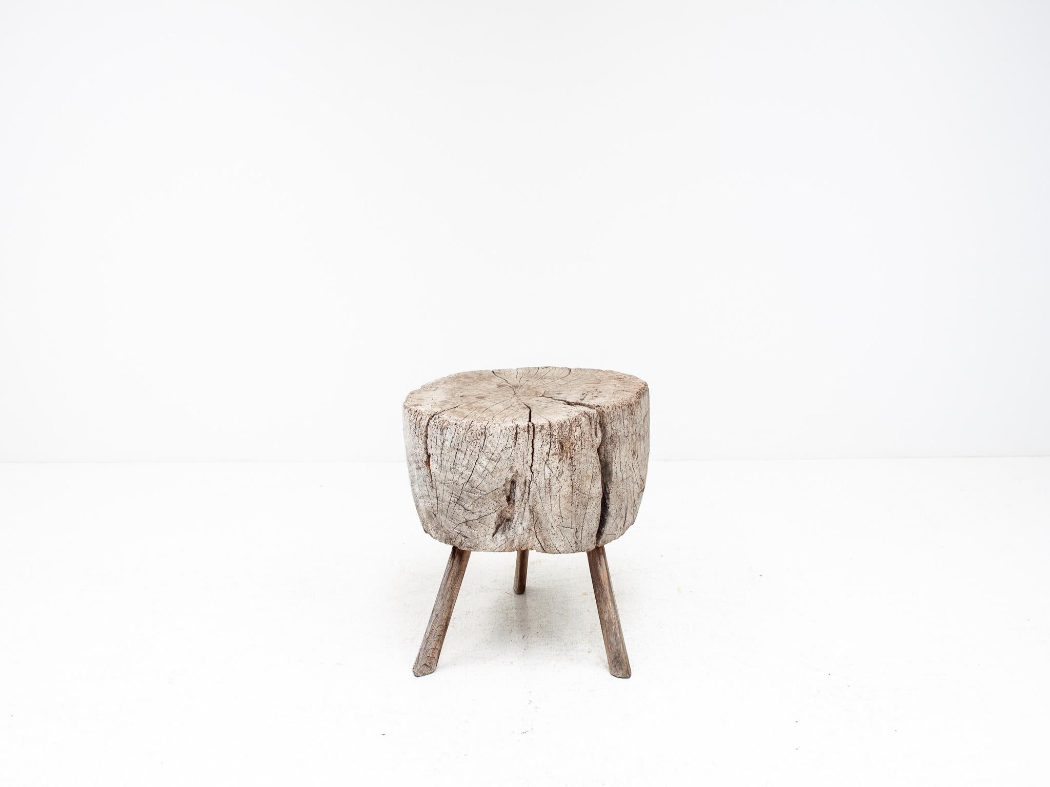 Rustikaler Eichenholz-Tisch/Konsole auf drei Beinen aus dem 19. Jahrhundert, England. (Holz) im Angebot