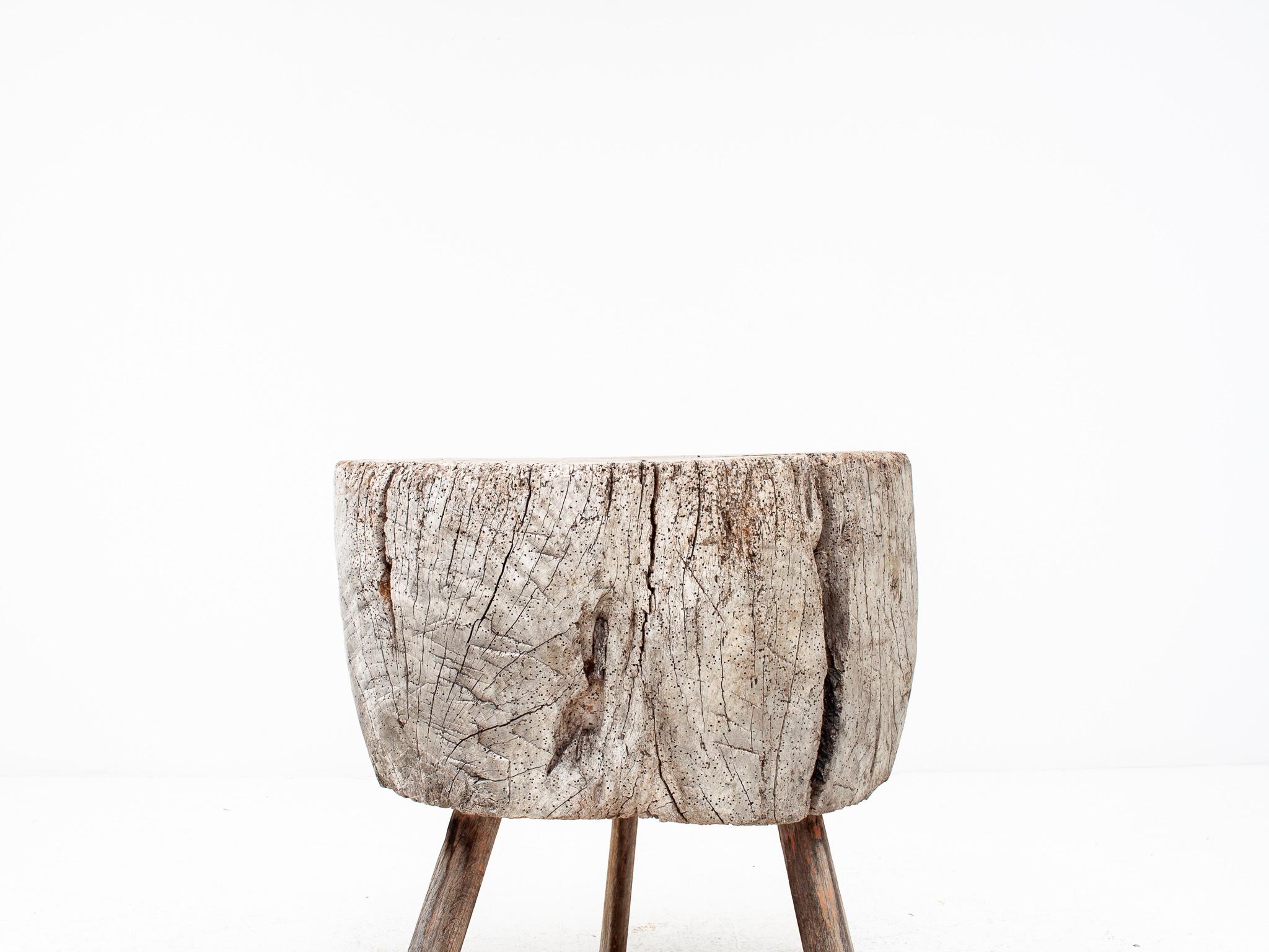 Rustikaler Eichenholz-Tisch/Konsole auf drei Beinen aus dem 19. Jahrhundert, England. im Angebot 3