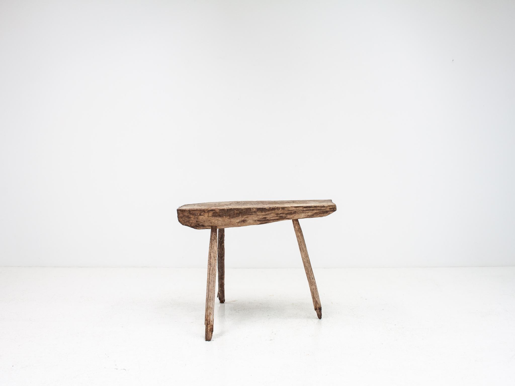 Rustikaler Eichenholztisch/Konsole auf drei Beinen aus dem 19. Jahrhundert, England. im Angebot 5