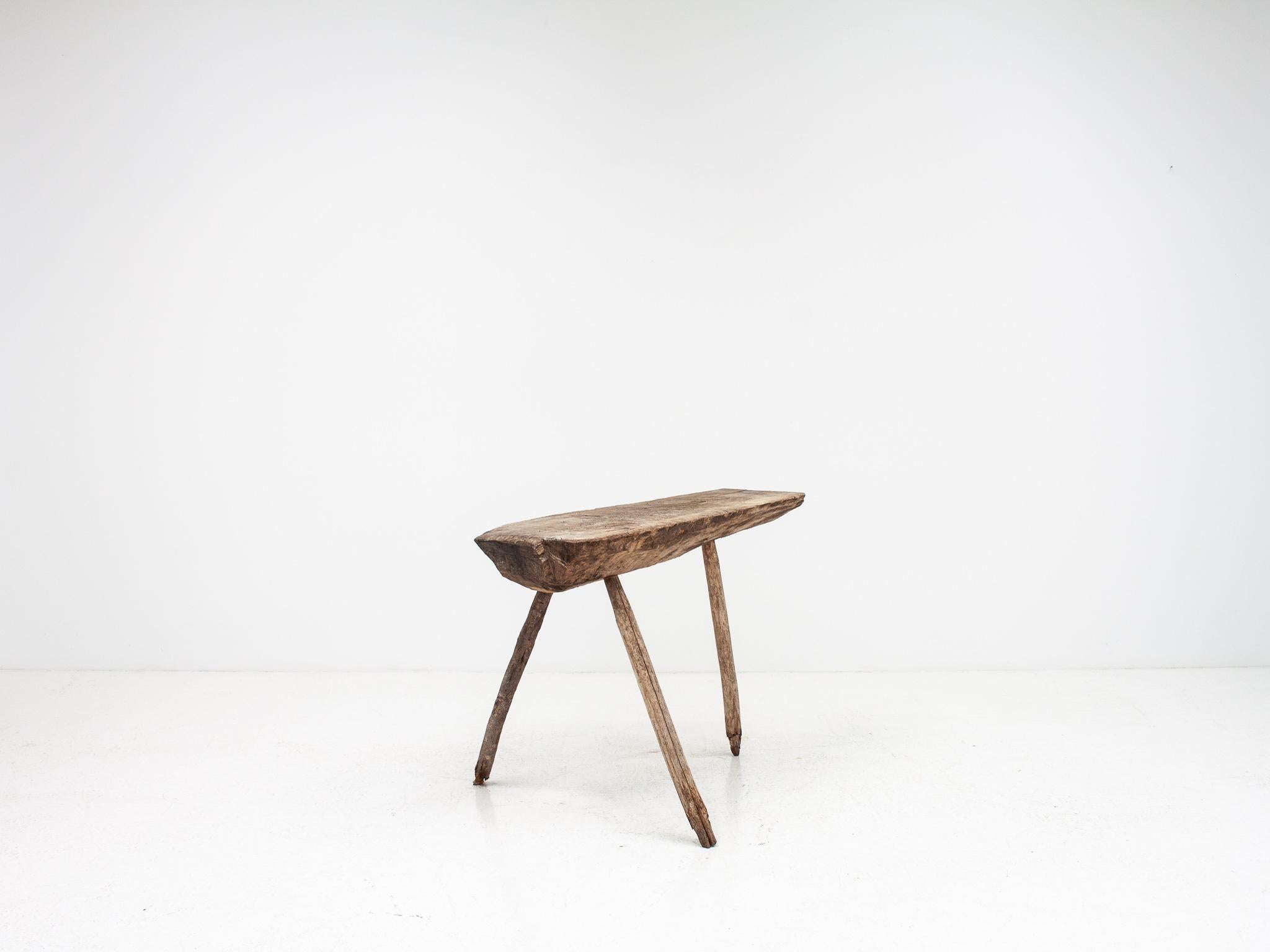 Rustikaler Eichenholztisch/Konsole auf drei Beinen aus dem 19. Jahrhundert, England. im Angebot 6