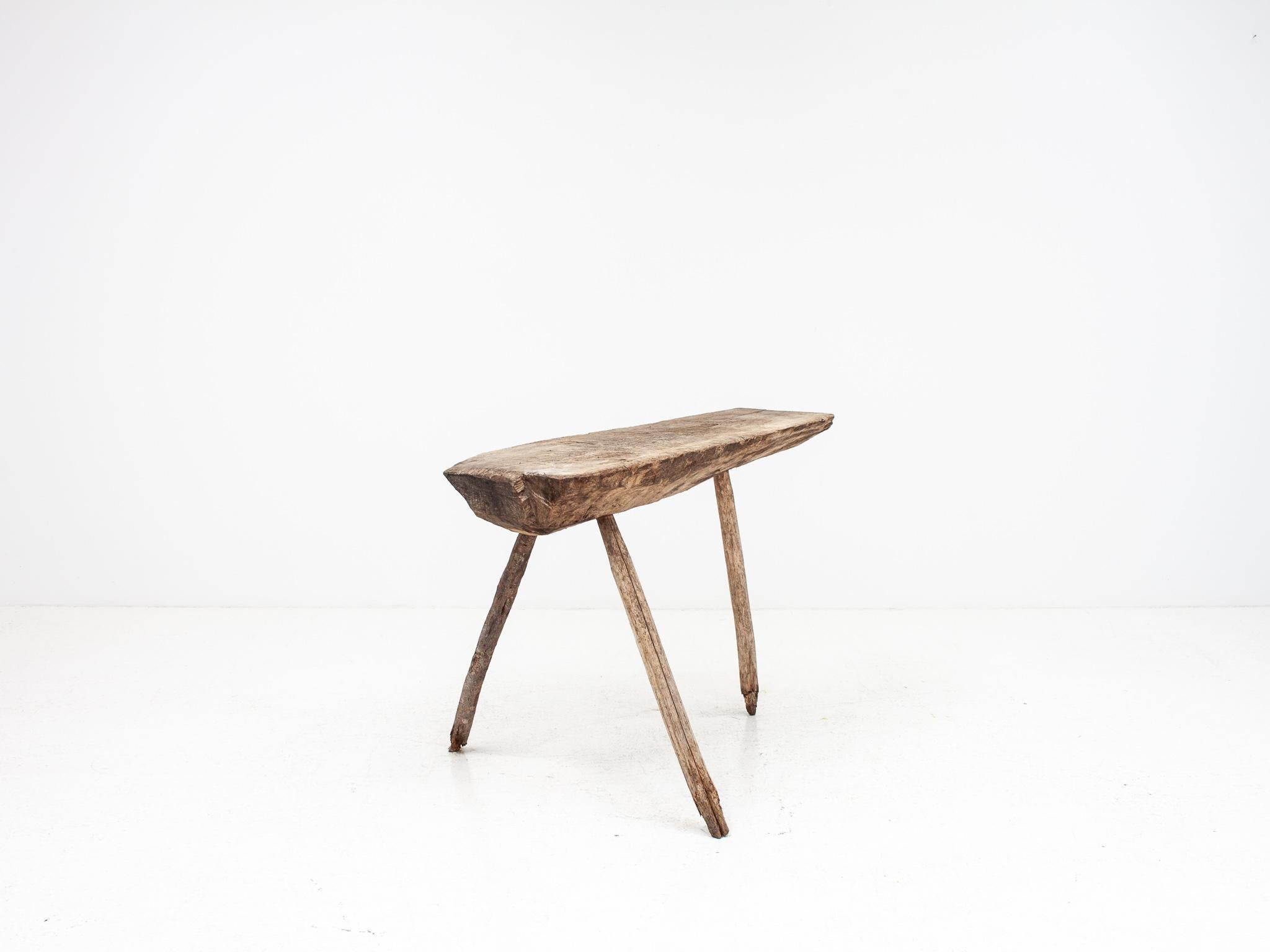 Rustikaler Eichenholztisch/Konsole auf drei Beinen aus dem 19. Jahrhundert, England. im Angebot 7