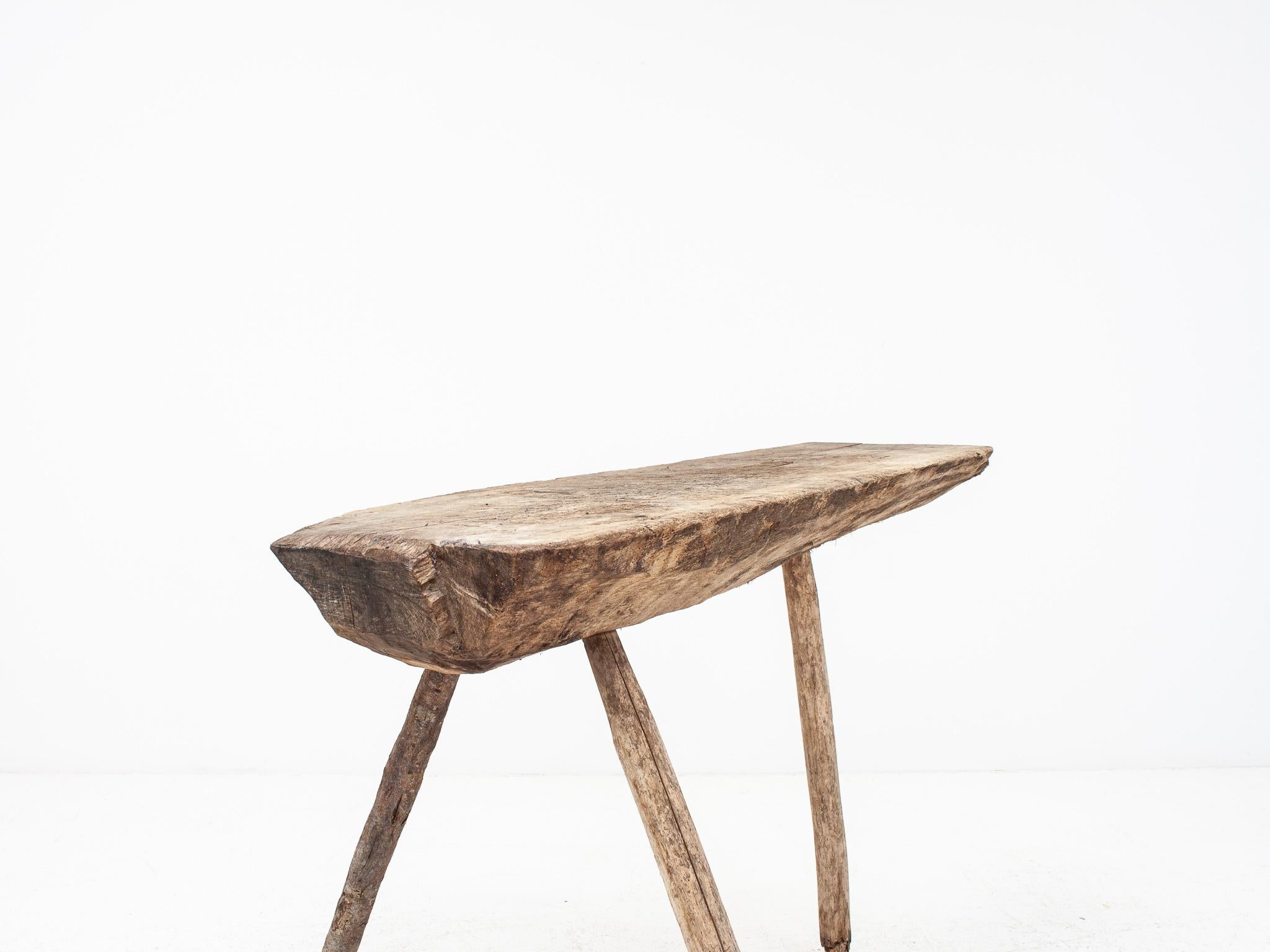 Rustikaler Eichenholztisch/Konsole auf drei Beinen aus dem 19. Jahrhundert, England. im Angebot 8