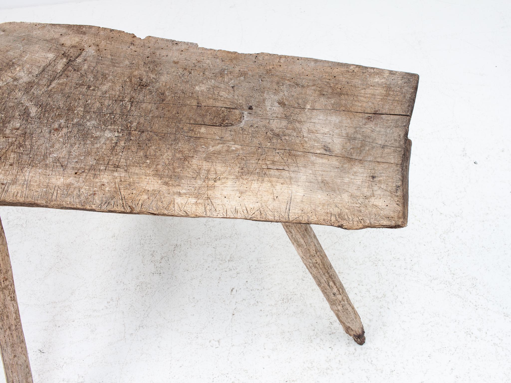 Rustikaler Eichenholztisch/Konsole auf drei Beinen aus dem 19. Jahrhundert, England. im Angebot 3