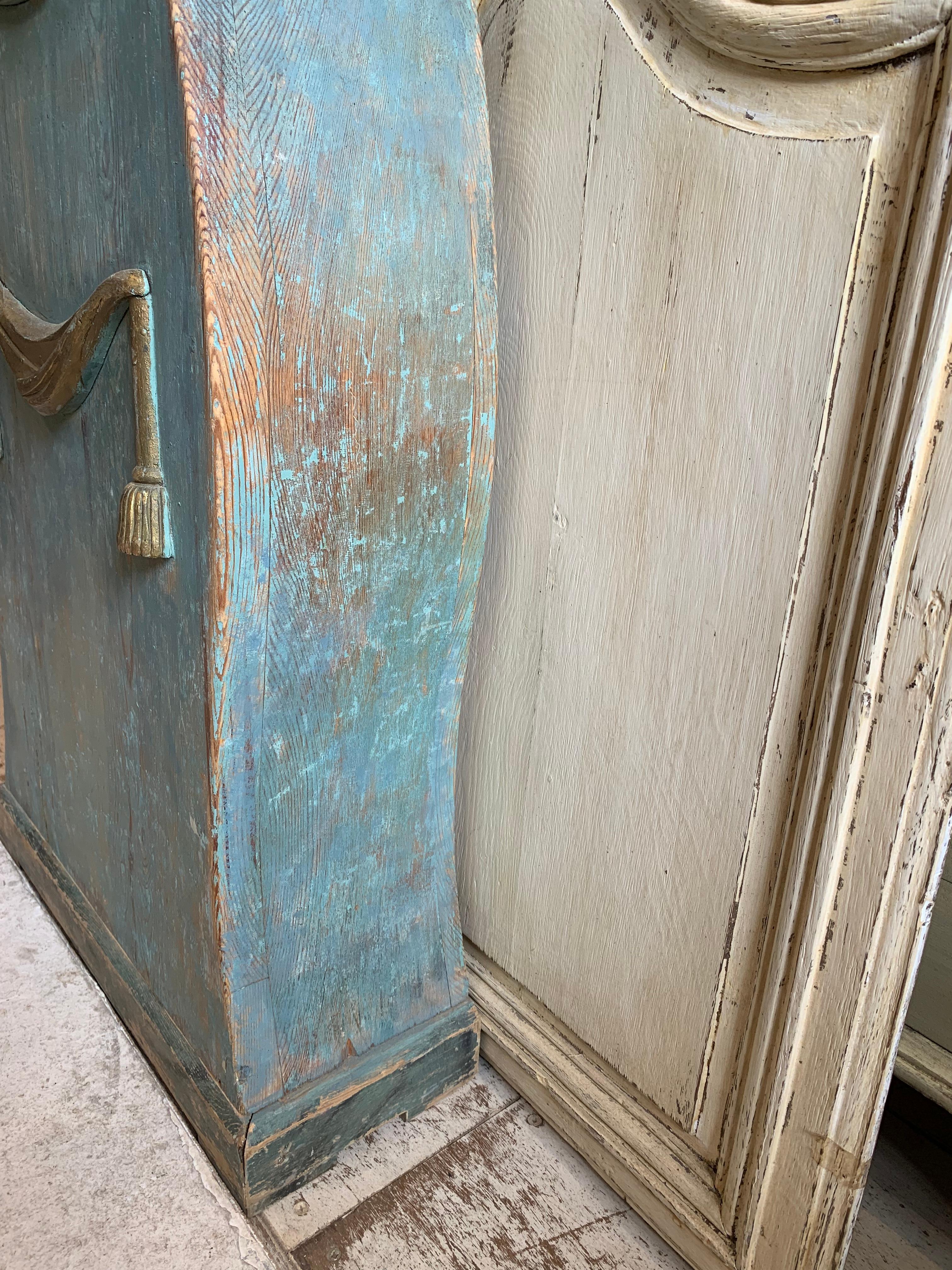 C19th Century Swedish long case clock with gilded decoration and original paint For Sale 9