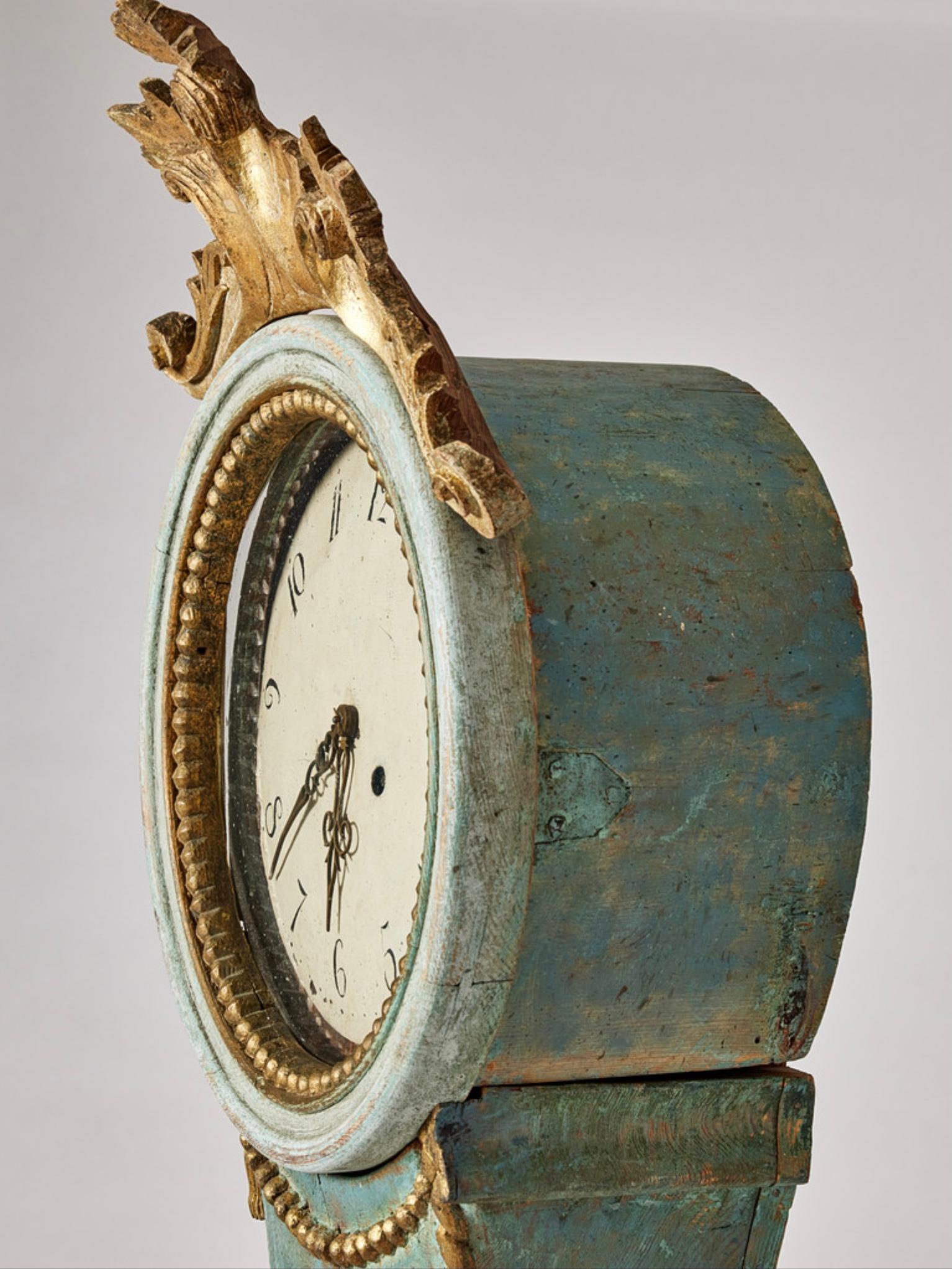 Carved C19th Century Swedish long case clock with gilded decoration and original paint For Sale