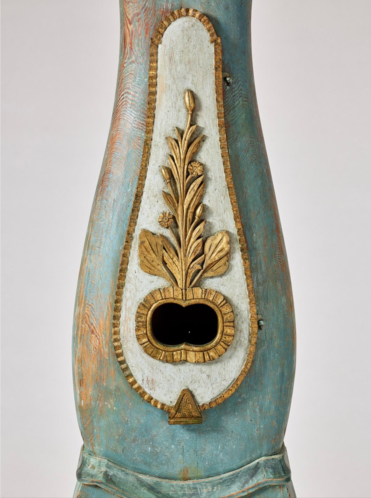 C19th Century Swedish long case clock with gilded decoration and original paint In Good Condition For Sale In London, GB