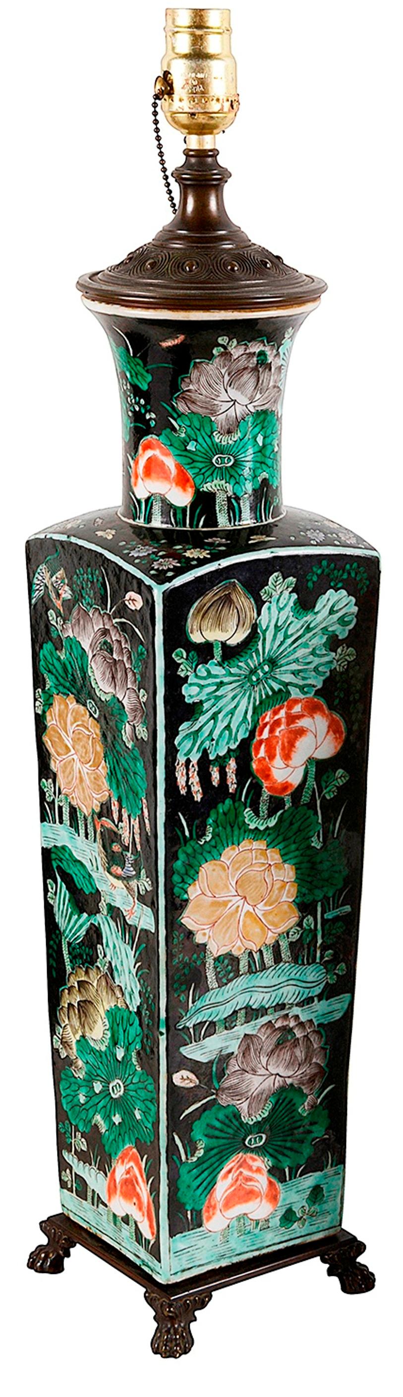 Chinesische Famille Noire-Porzellanvase / Lampe aus dem 19. Jahrhundert (Handbemalt) im Angebot