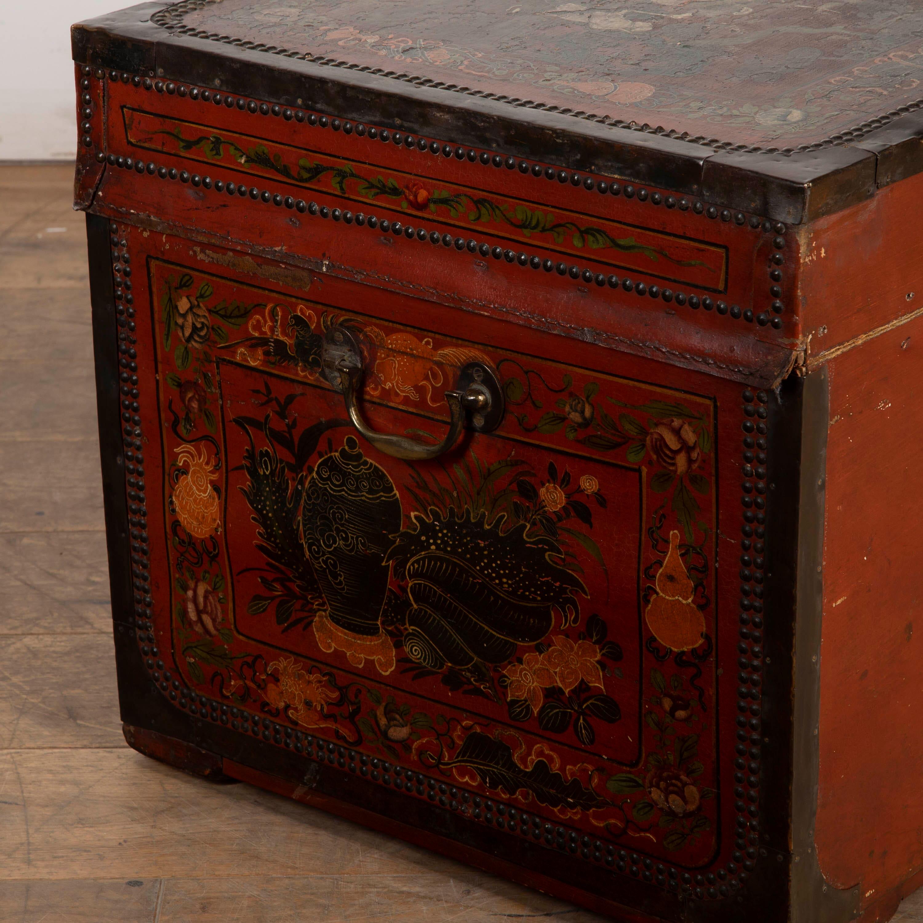 Chinese Export C19th Chinoiserie Decorated Trunk For Sale