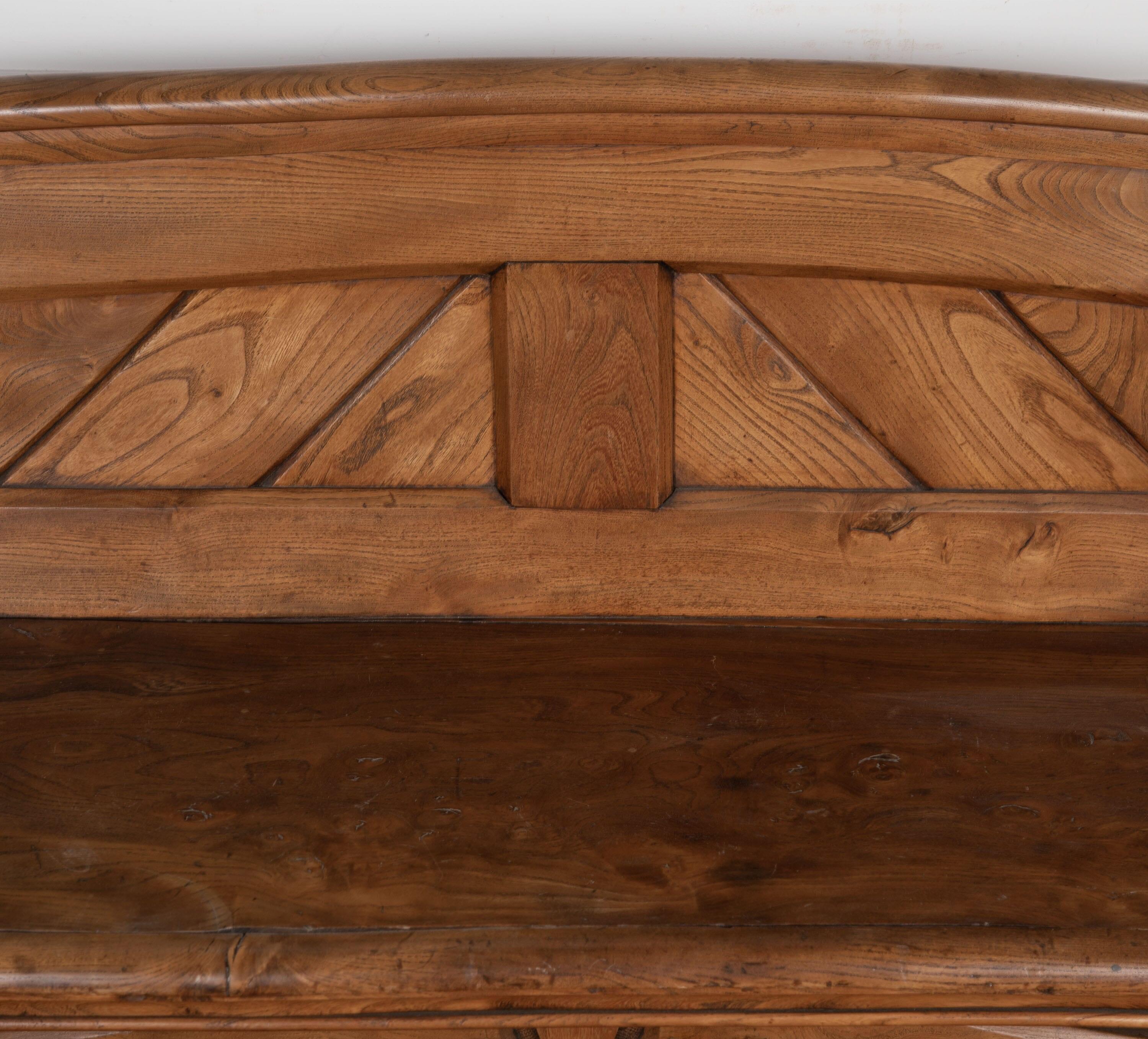 Substantial 19th Century ‘Country House’ elm hall bench. 

The arched back with angled panels and flanked with carved finials, above scroll arms with pierced carved trefoils and solid quatrefoils, solid seats and raised on carved slab end supports