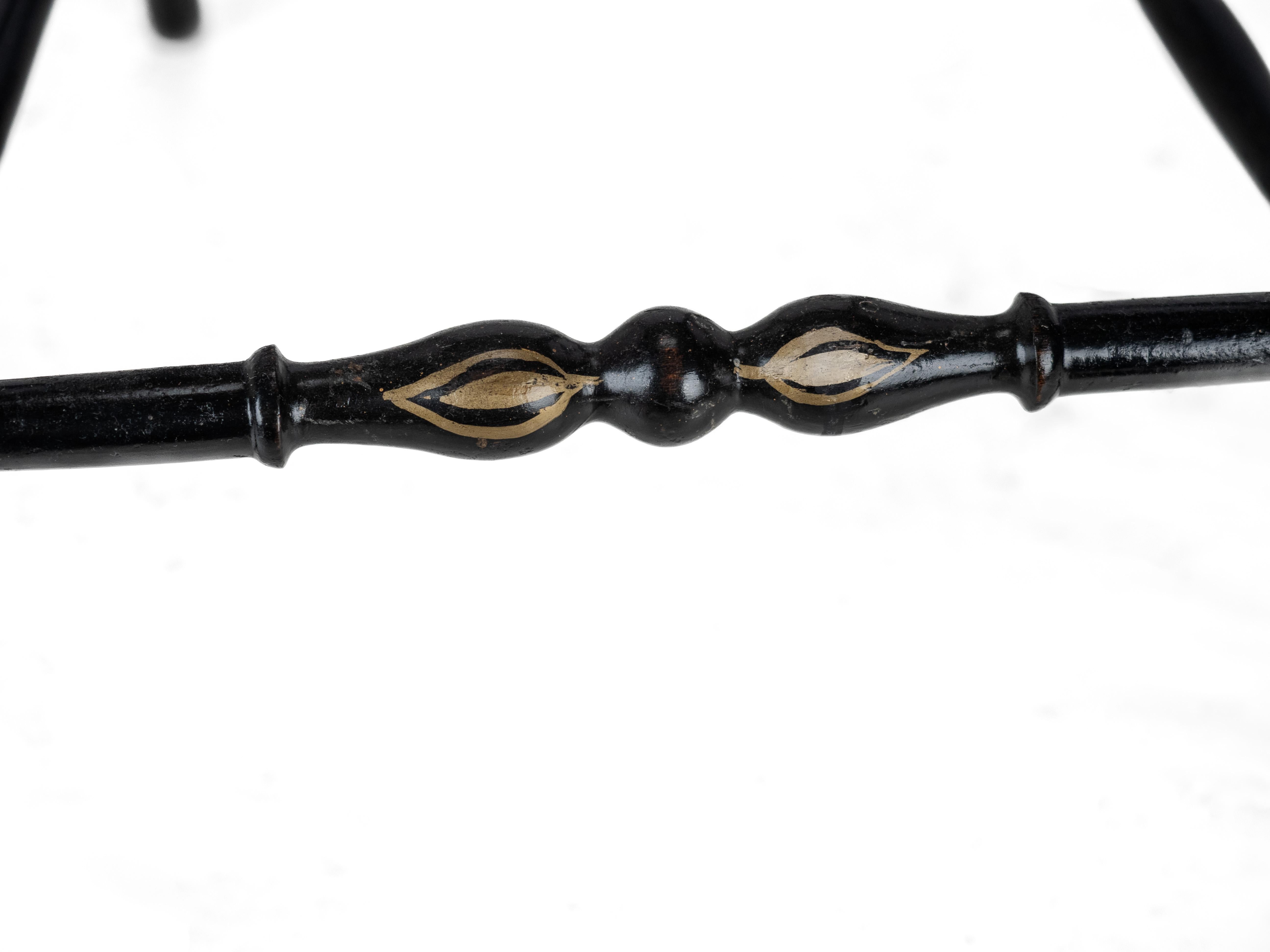 C.19. Ebonisierter Chinoiserie-Stuhl mit Perlmutt-Intarsien und paketvergoldetem Dekor im Angebot 7