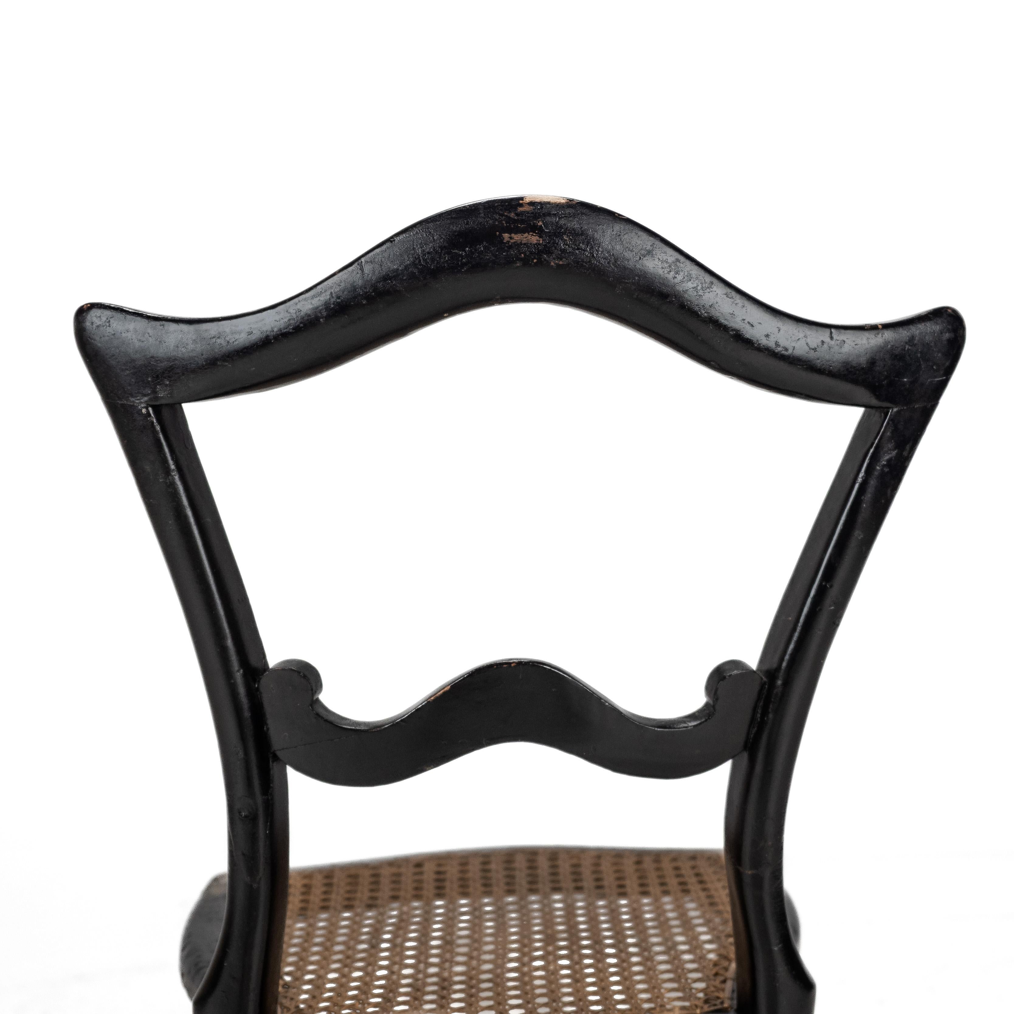 C.19. Ebonisierter Chinoiserie-Stuhl mit Perlmutt-Intarsien und paketvergoldetem Dekor im Angebot 13