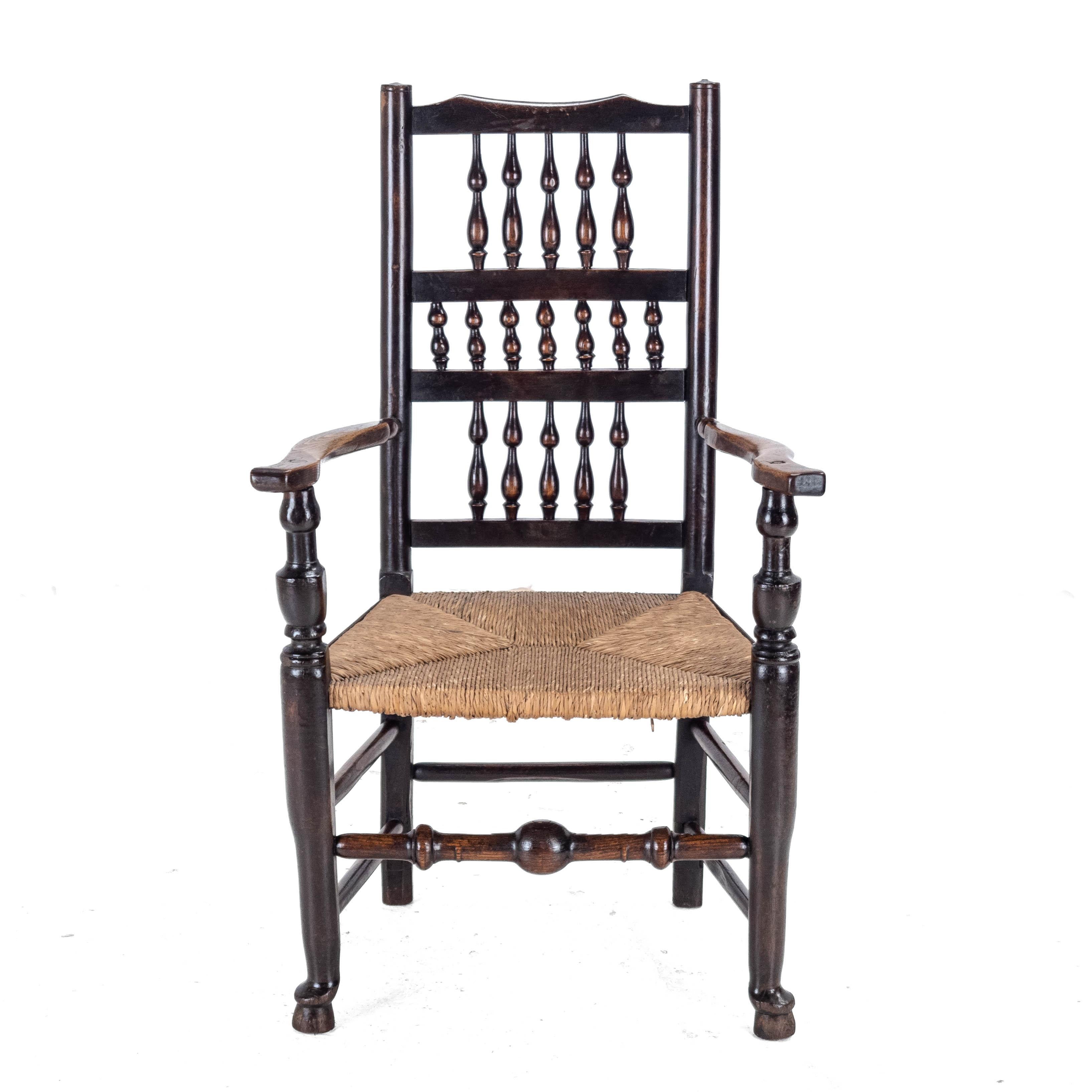 C.19 Olmo y Fresno Lancashire Asiento de junco Silla de codo de campo Sillón de tallista De campo en venta