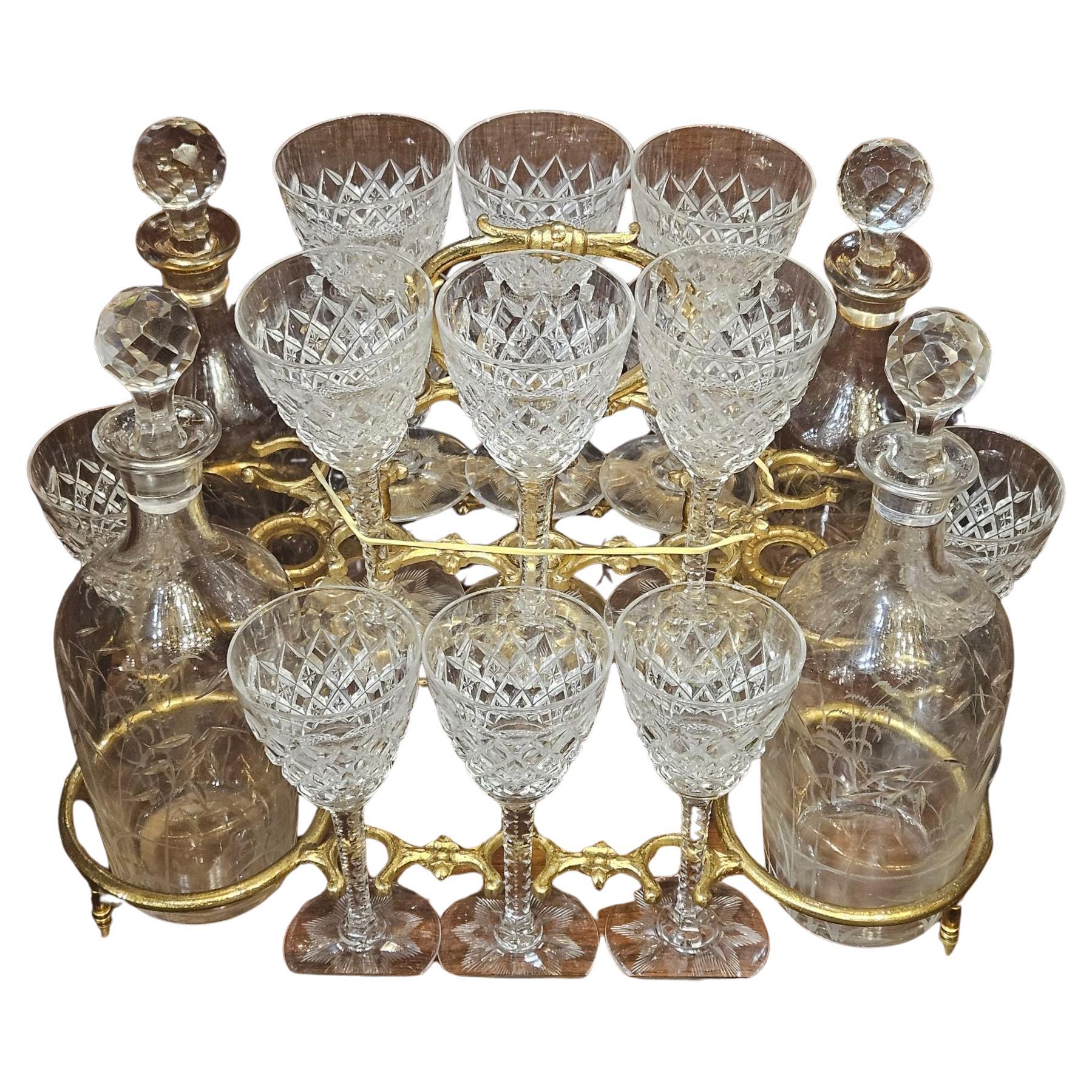 Magnifico francese  Armadio per liquori 
Questo mobile si apre per rivelare decanter e bicchieri di cristallo.
Stile Baccarat con astuccio in Wood
C1880s