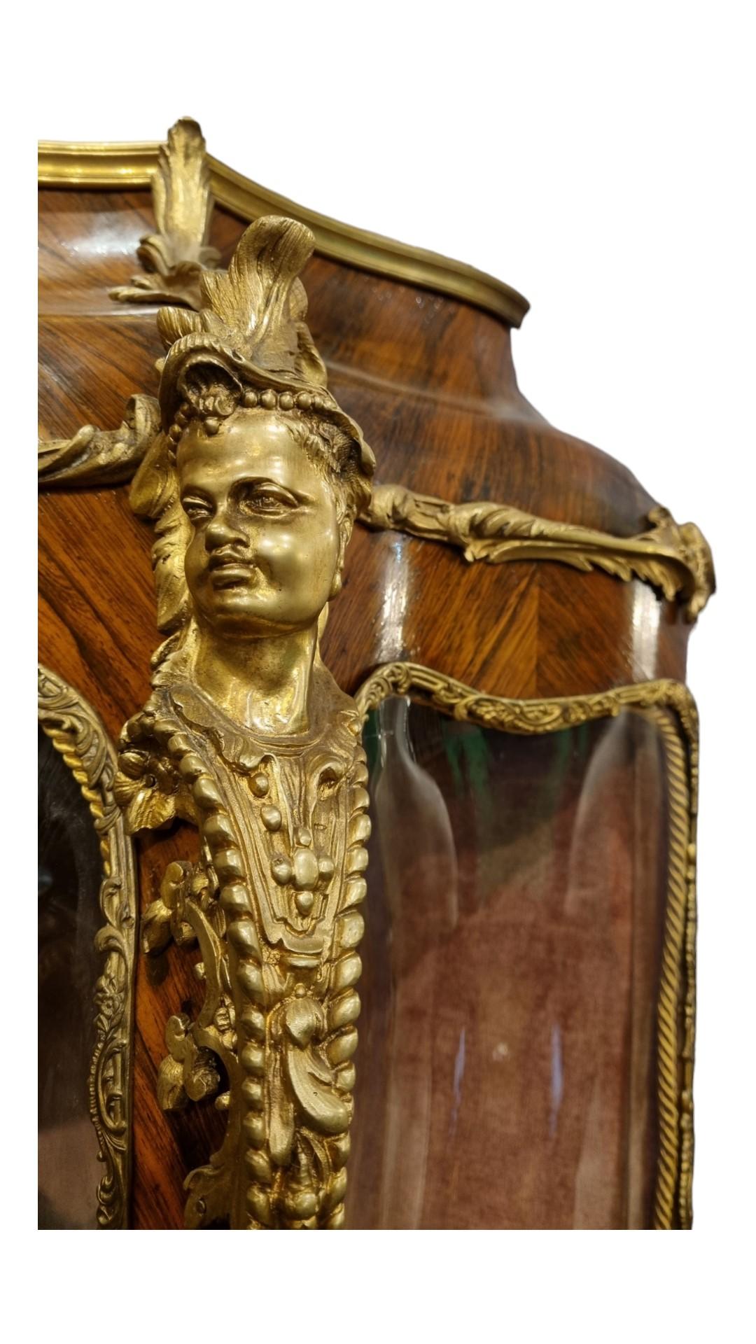Fine C19th Kingwood French Ormolu Mounted Vitrine In Good Condition For Sale In London, GB
