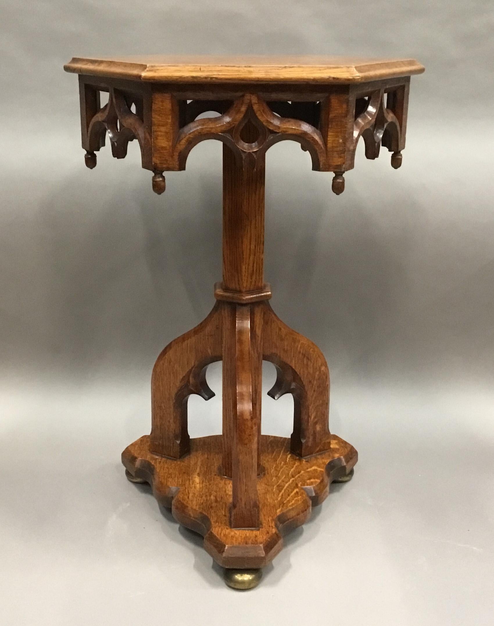 19th Century Gothic Oak Occasional Table In Good Condition For Sale In Moreton-in-Marsh, Gloucestershire