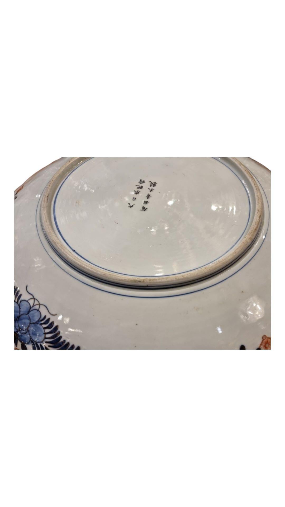 Large C19th Japanese Scalloped Edge Imari Charger In Good Condition For Sale In London, GB