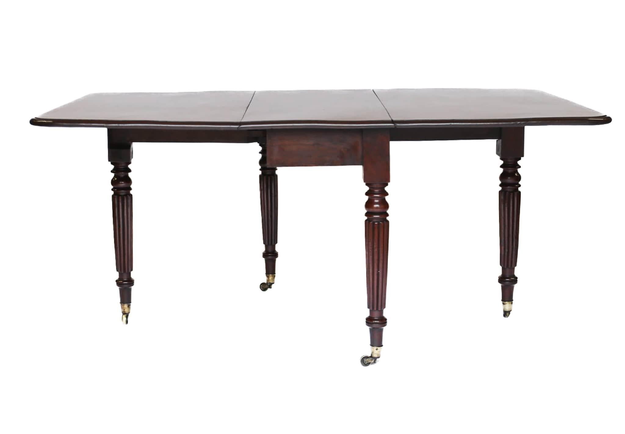 George IV C19th Mahogany Reeded Leg Drop leaf Dining table For Sale